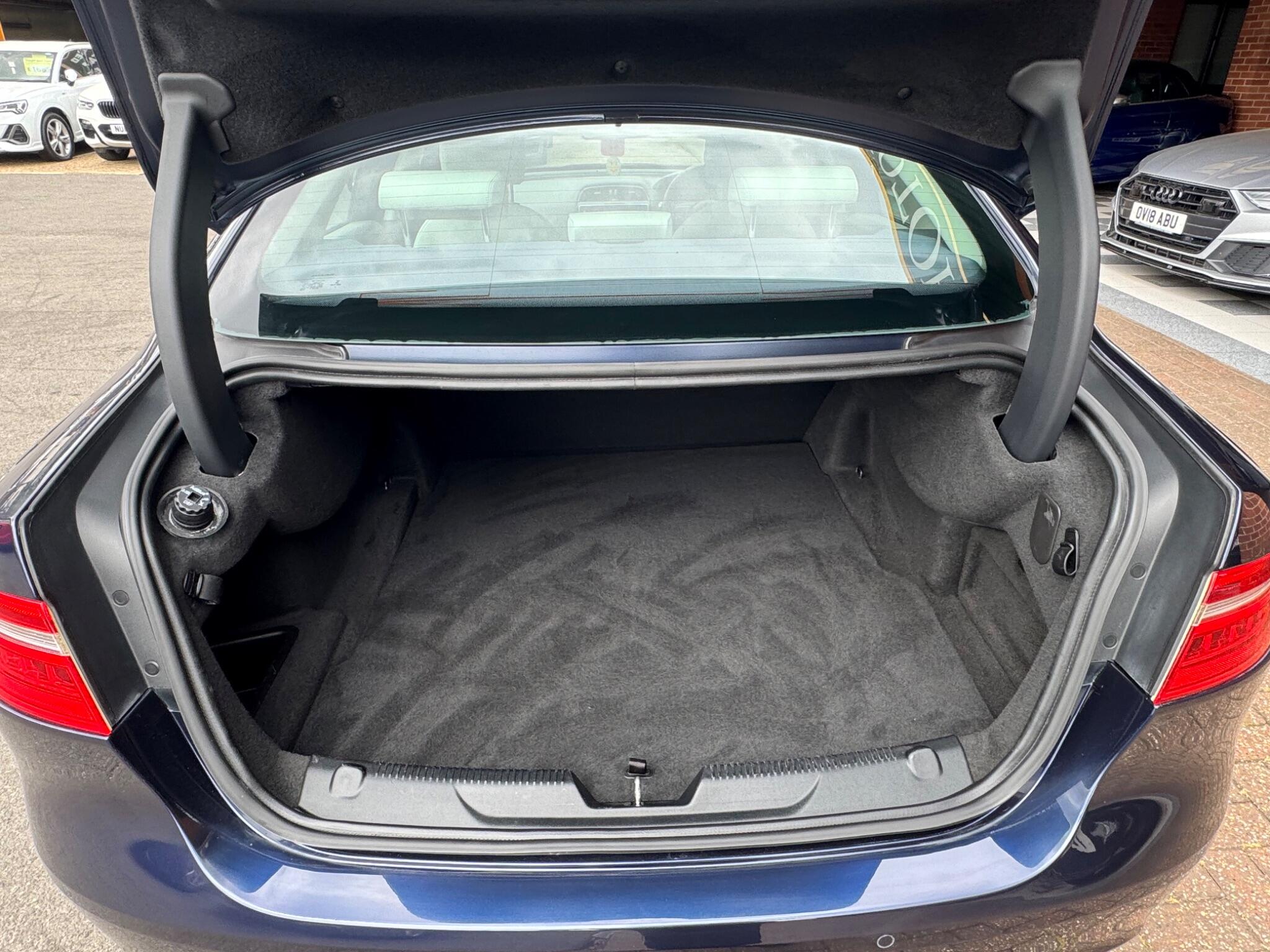 Jaguar Xe view 9