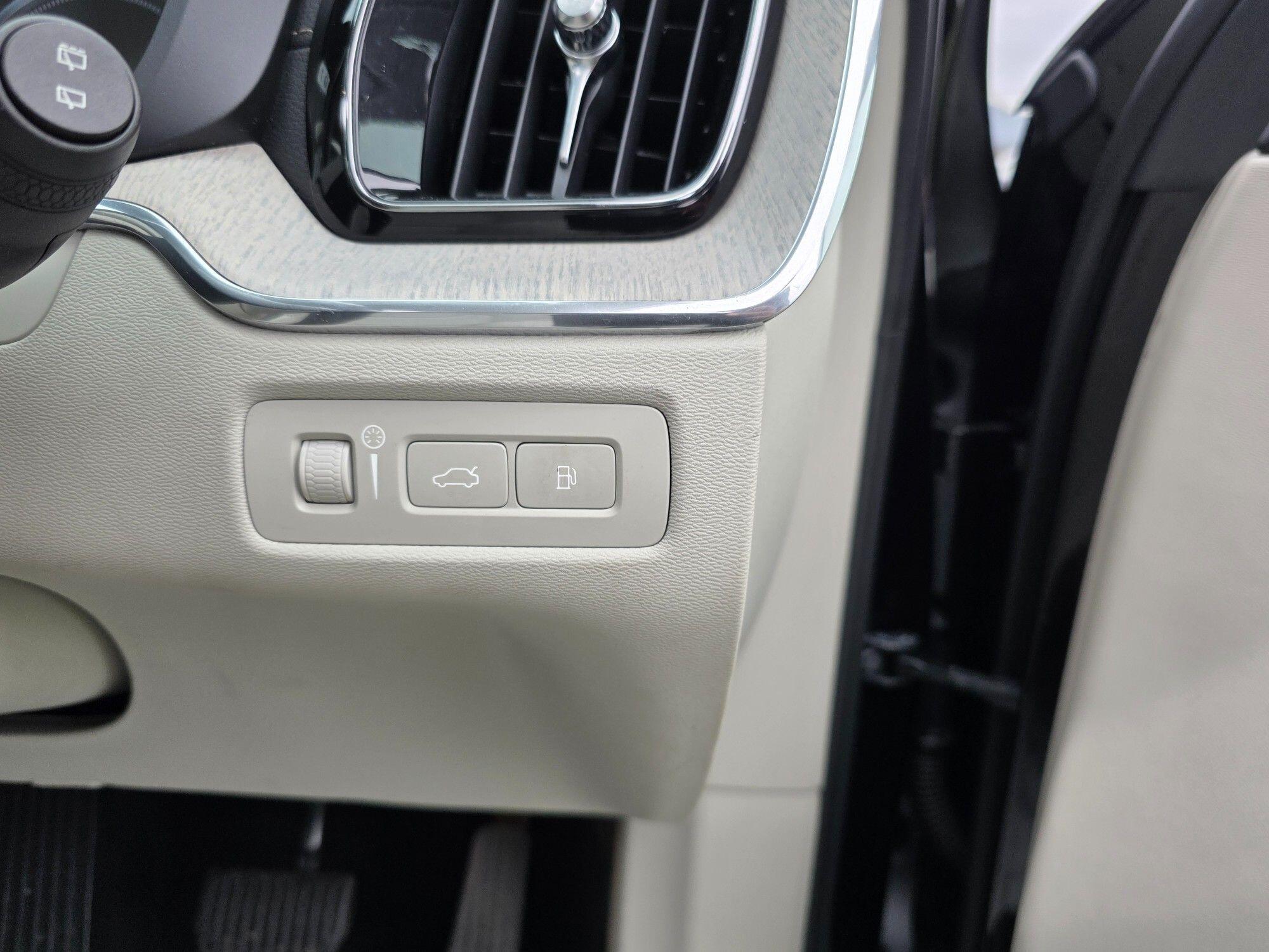 Volvo XC60 view 29