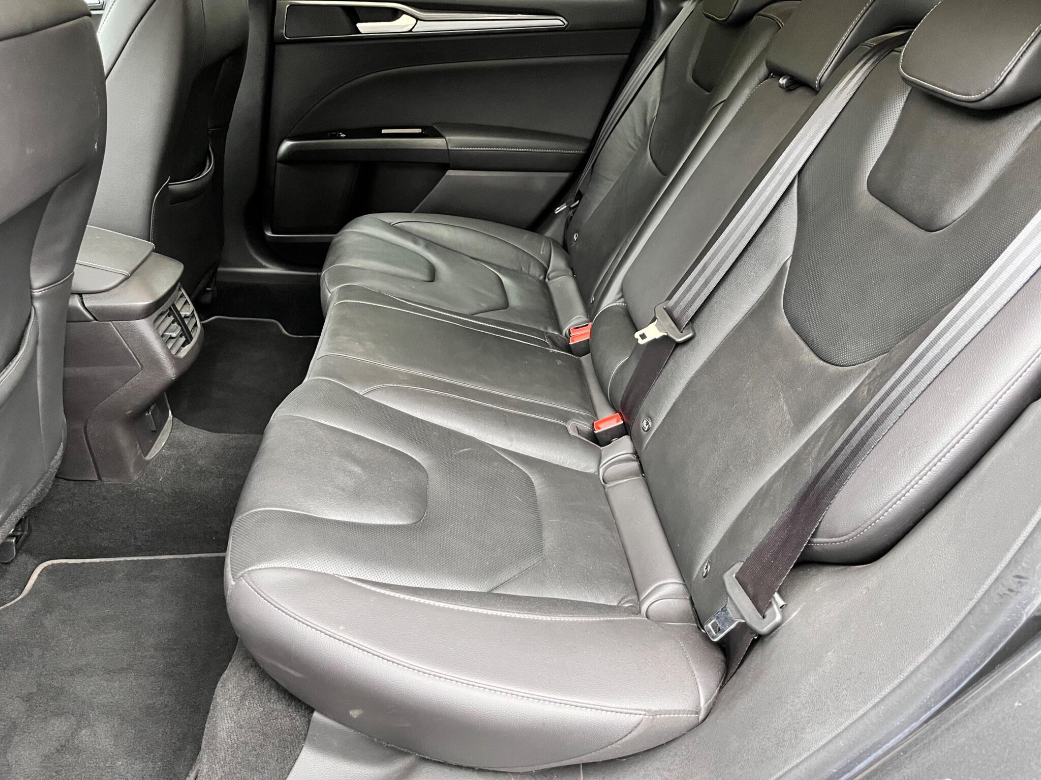 Ford Mondeo view 31
