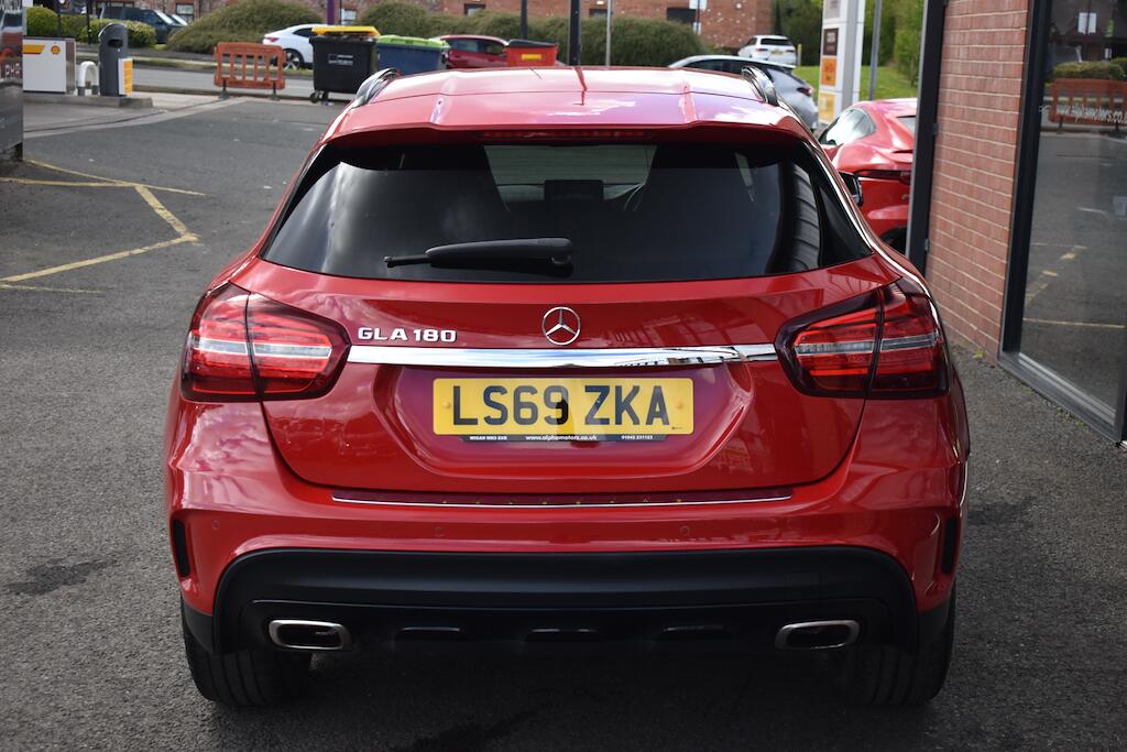 Mercedes-Benz Gla view 8