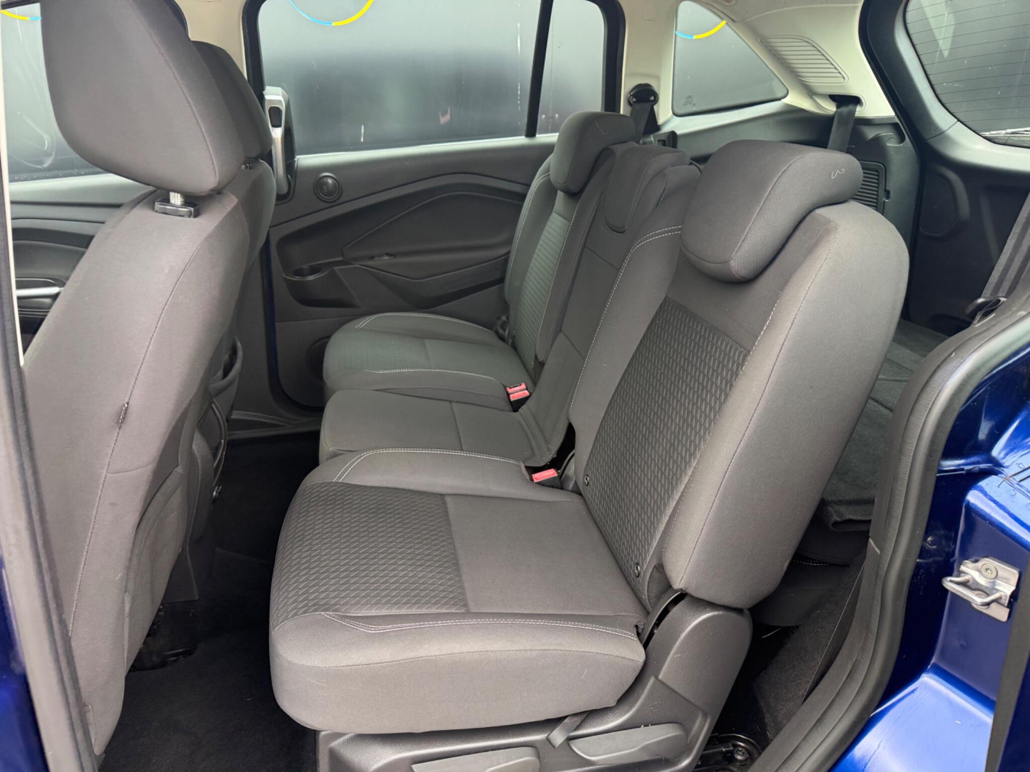 Ford Grand C-Max view 25