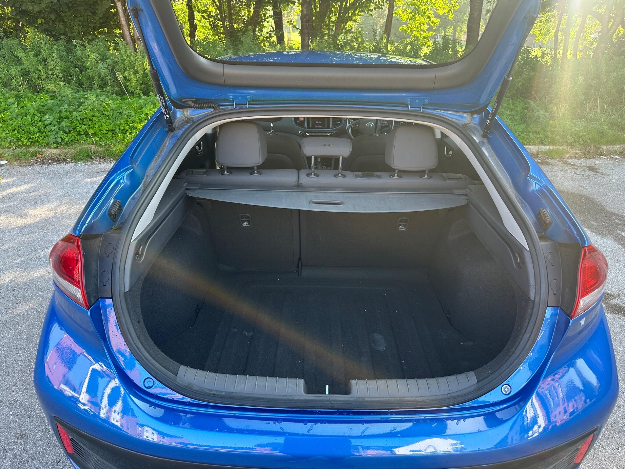 Hyundai Ioniq view 12