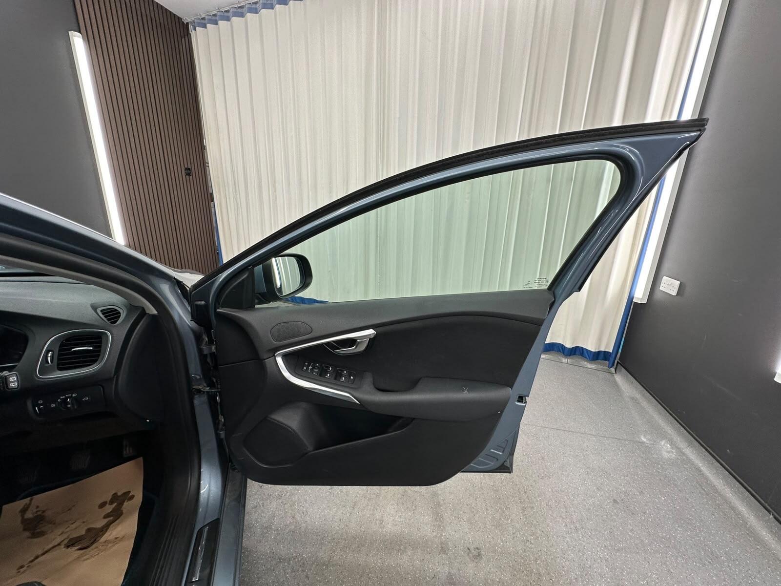 Volvo V40 view 14