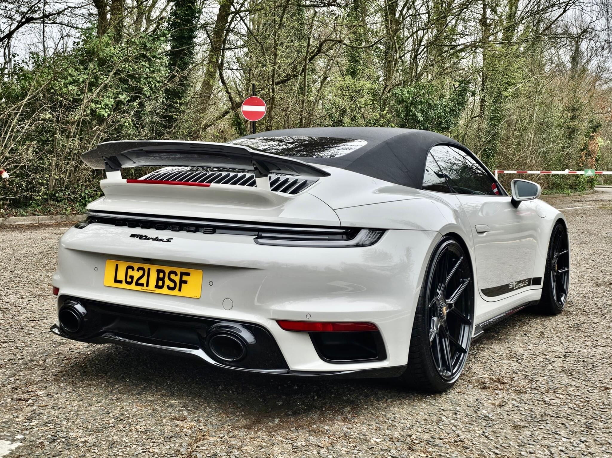 Porsche 911 view 3