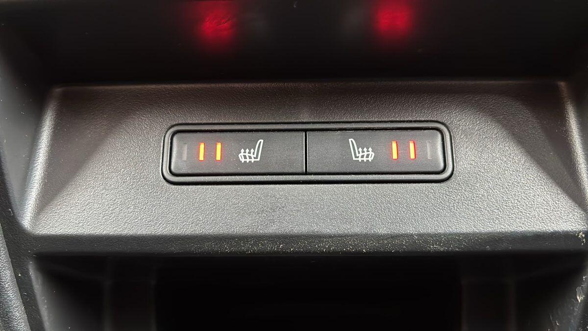 Land Rover Discovery Sport view 26