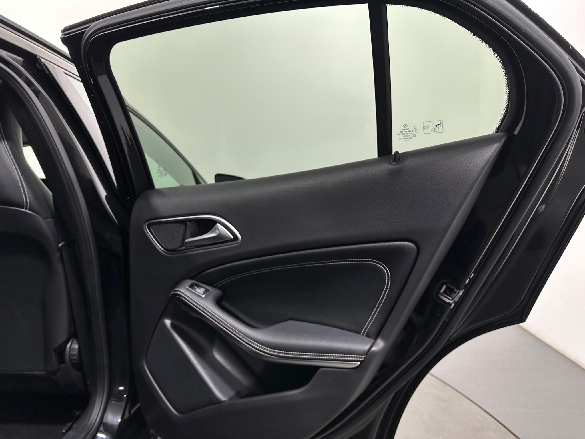 Mercedes-Benz Gla view 42