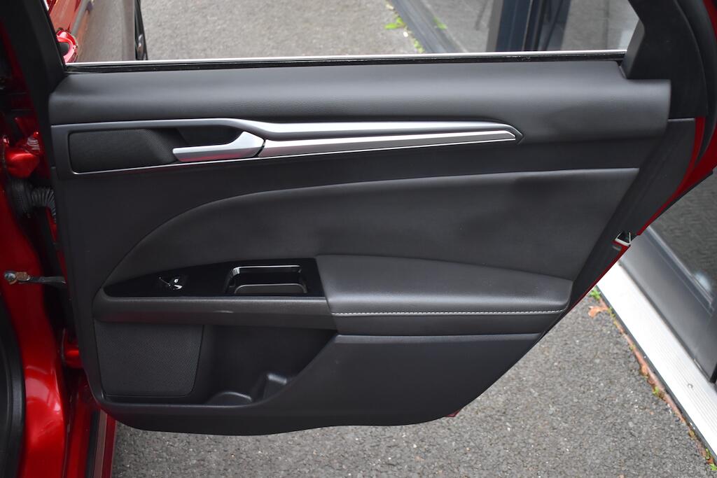 Ford Mondeo view 34