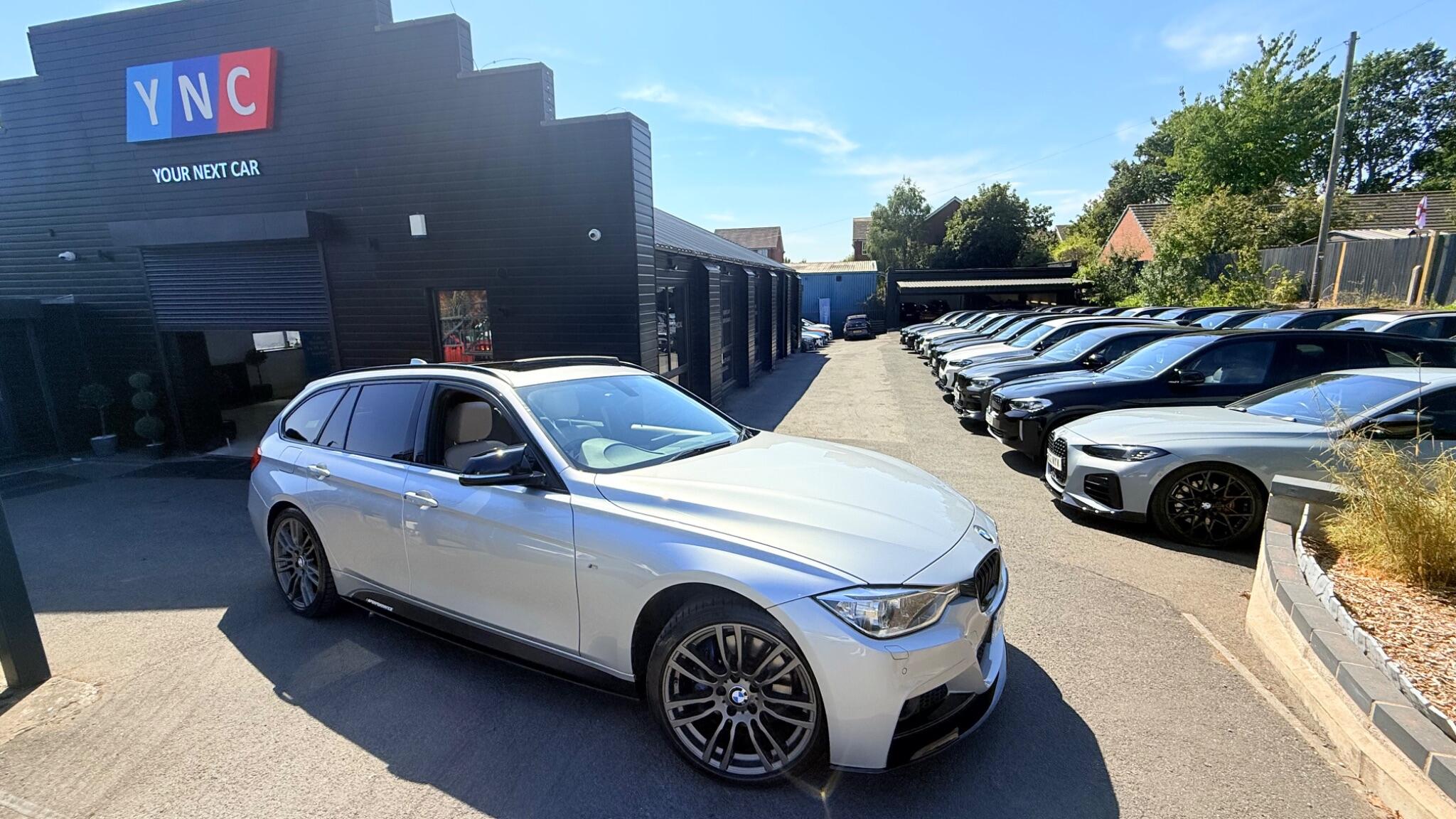 BMW 3 Series view 4