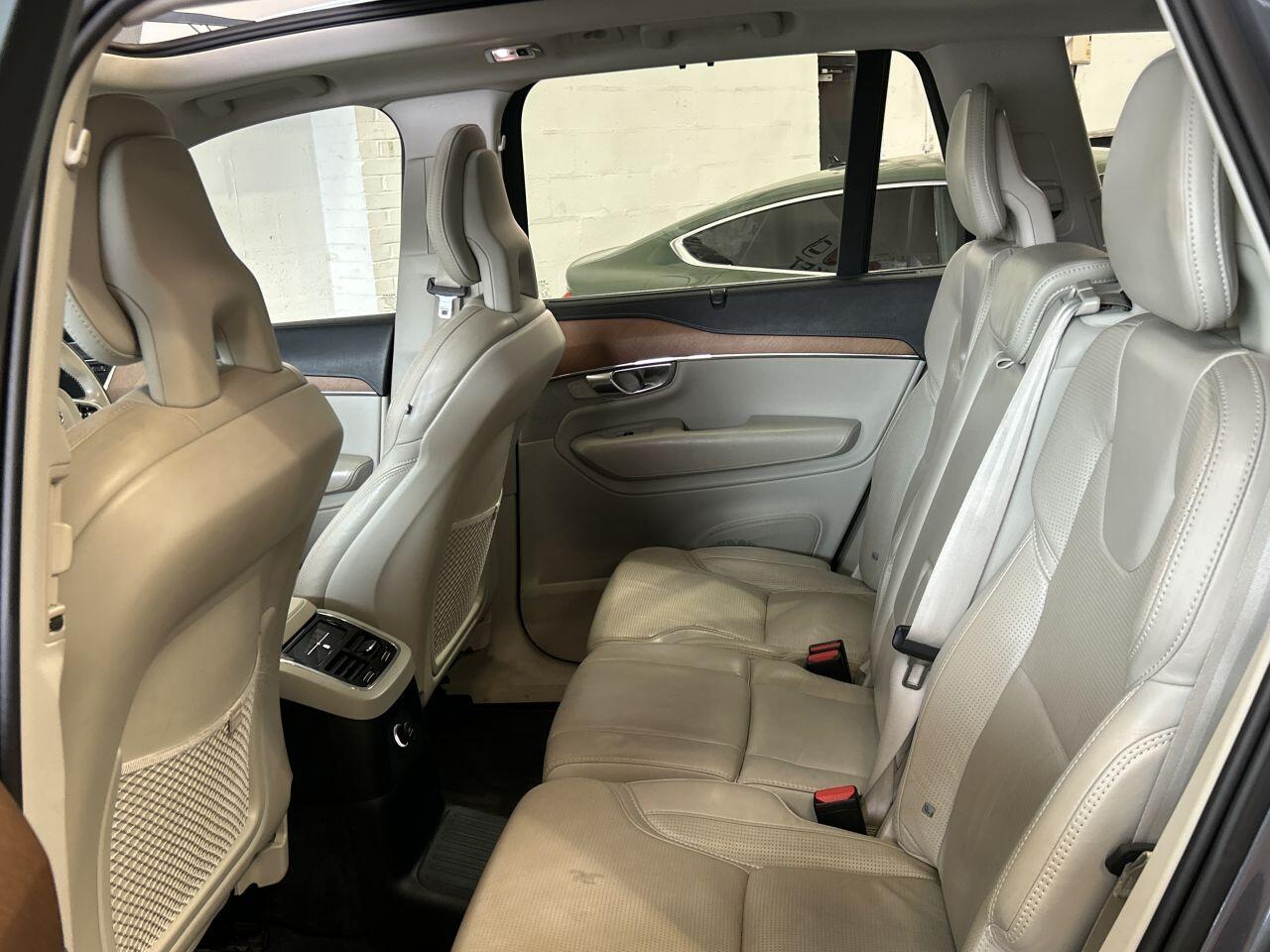 Volvo XC90 view 56