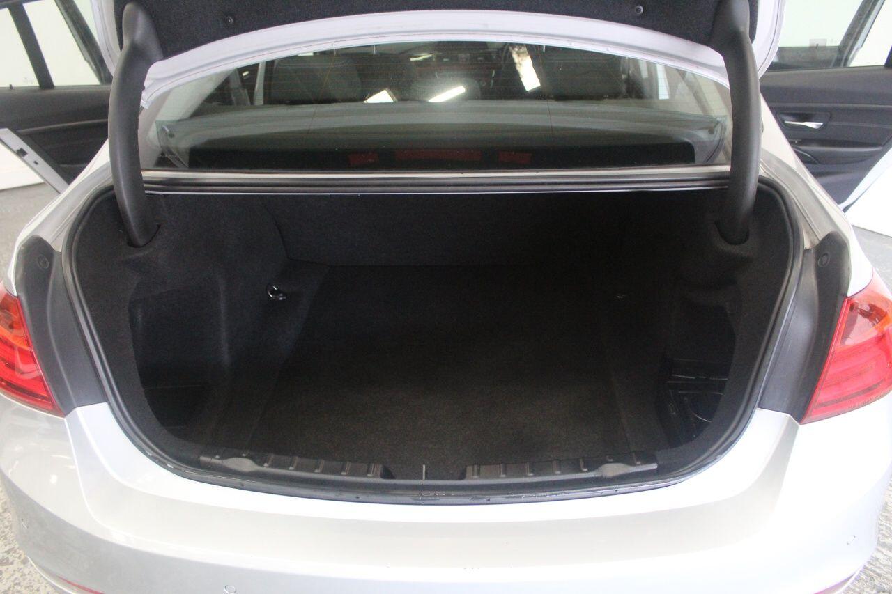 BMW 3 Series view 21