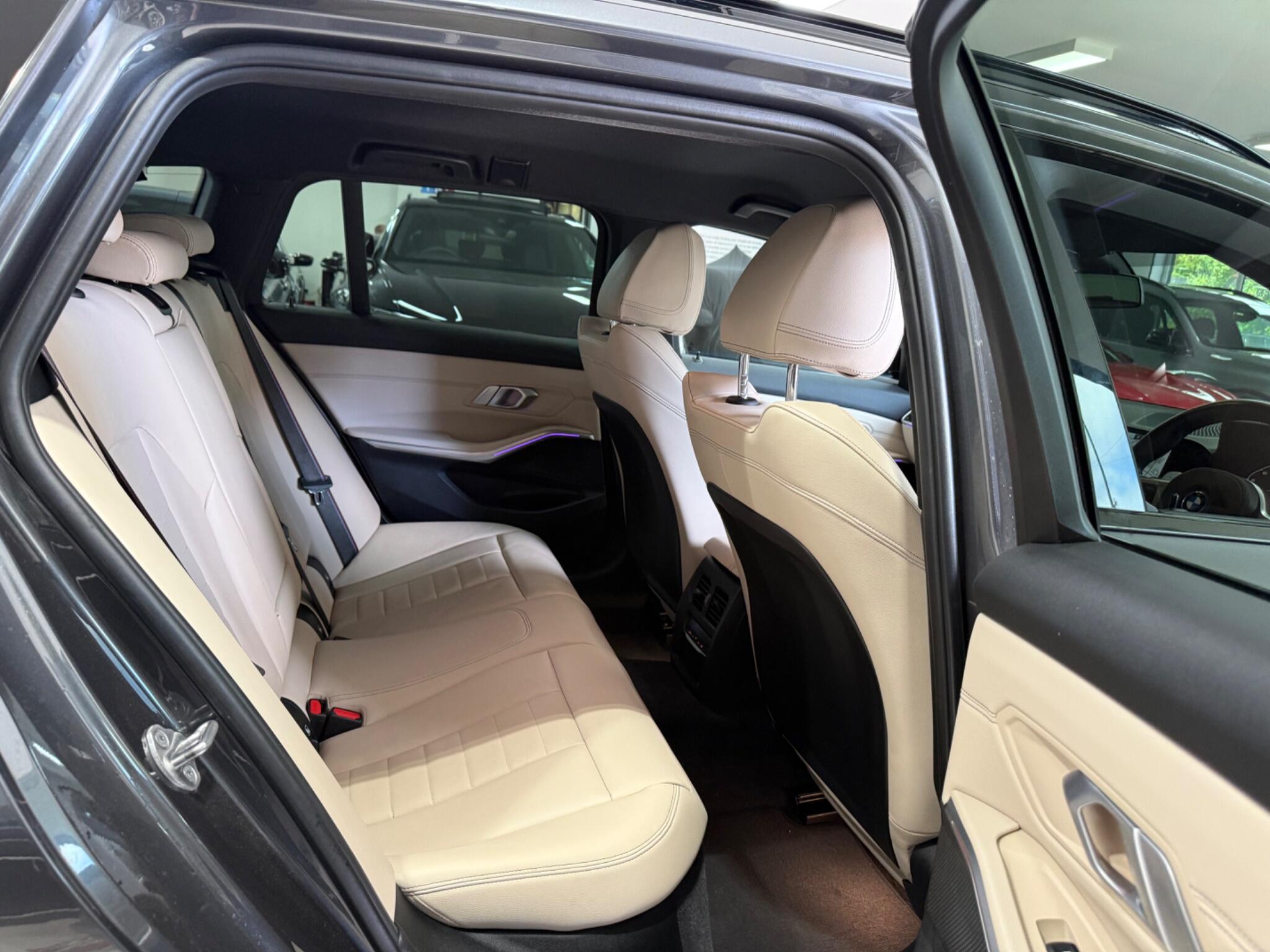 BMW 3 Series view 37