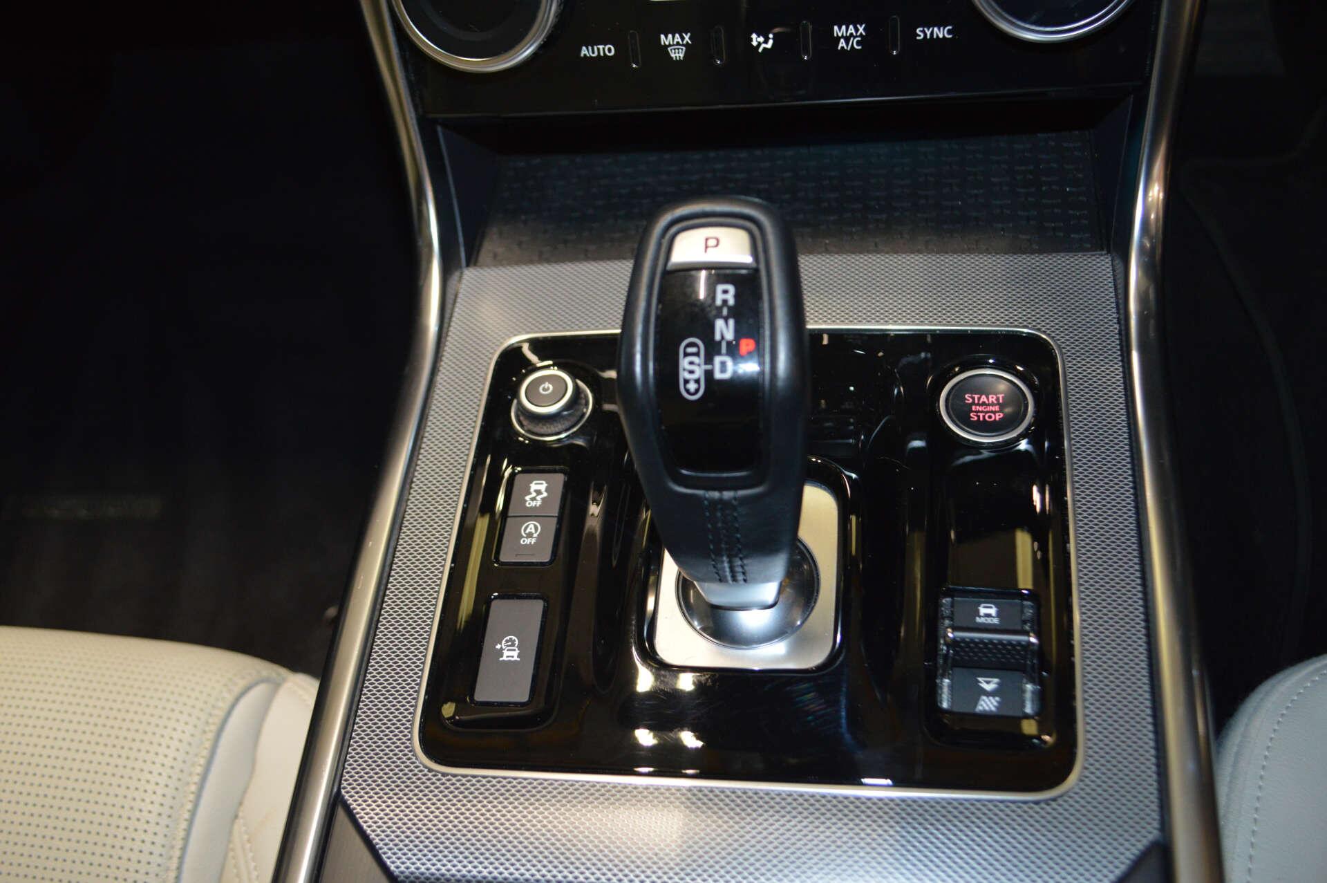 Jaguar Xe view 21