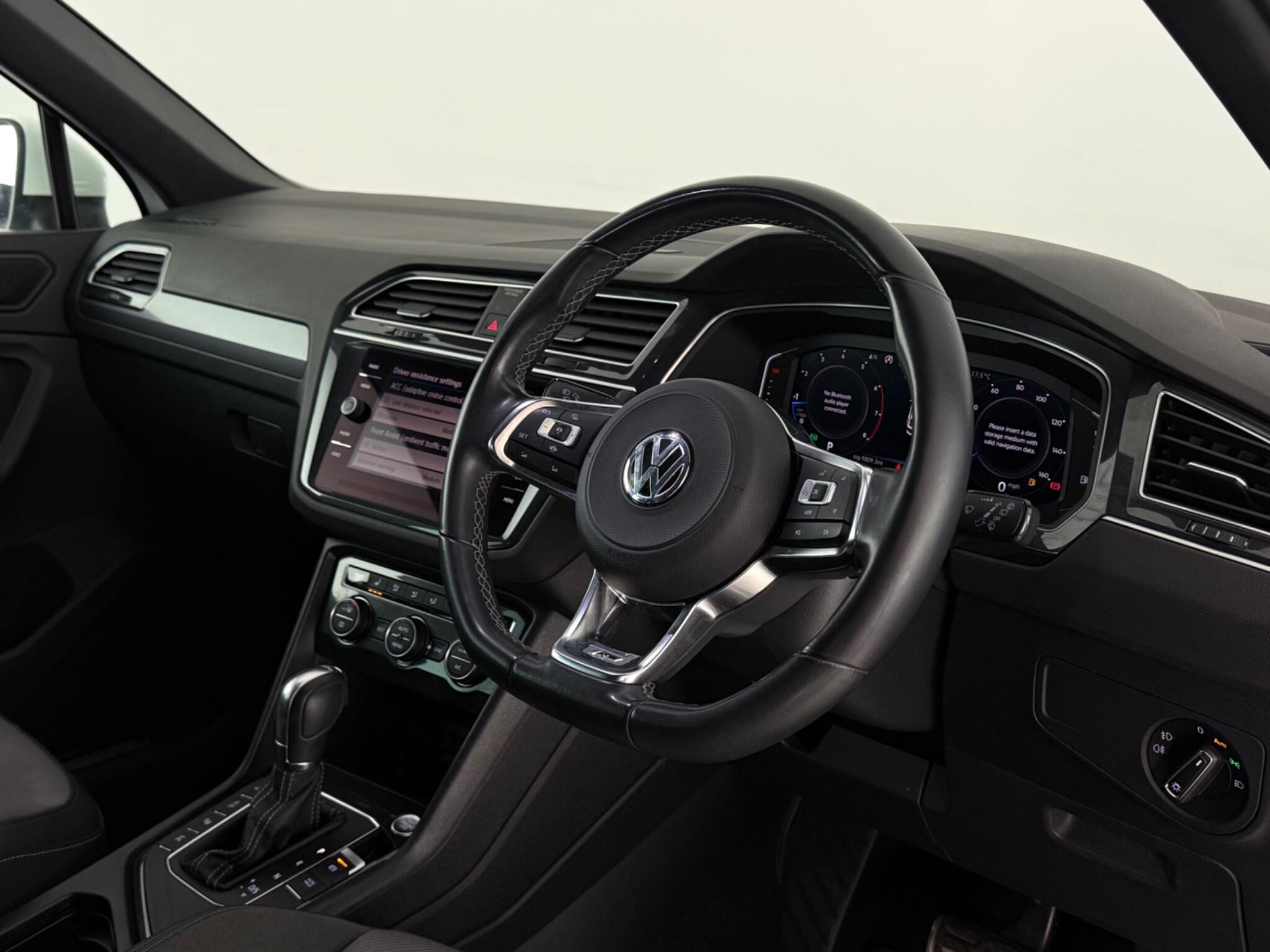Volkswagen Tiguan view 3