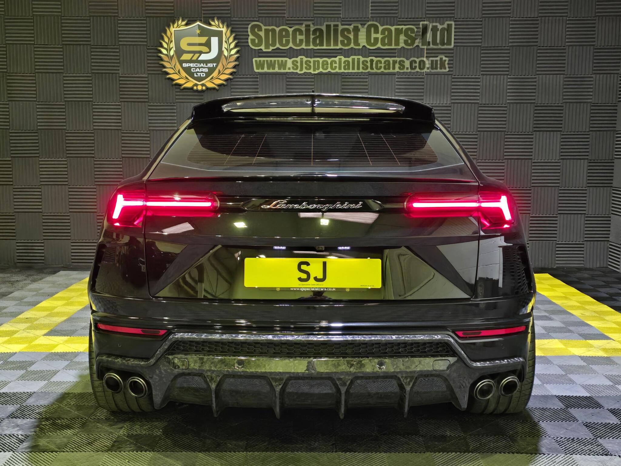 Lamborghini Urus view 5