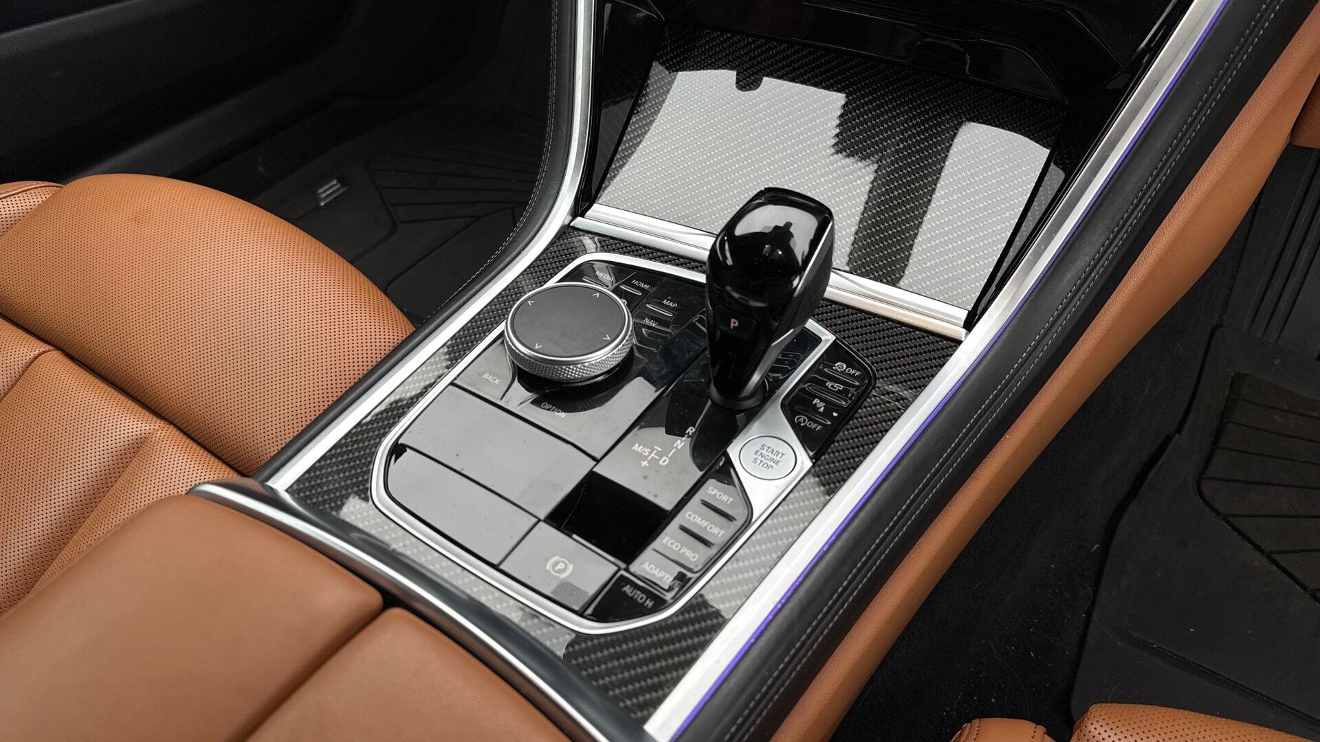 BMW 8 Series view 10