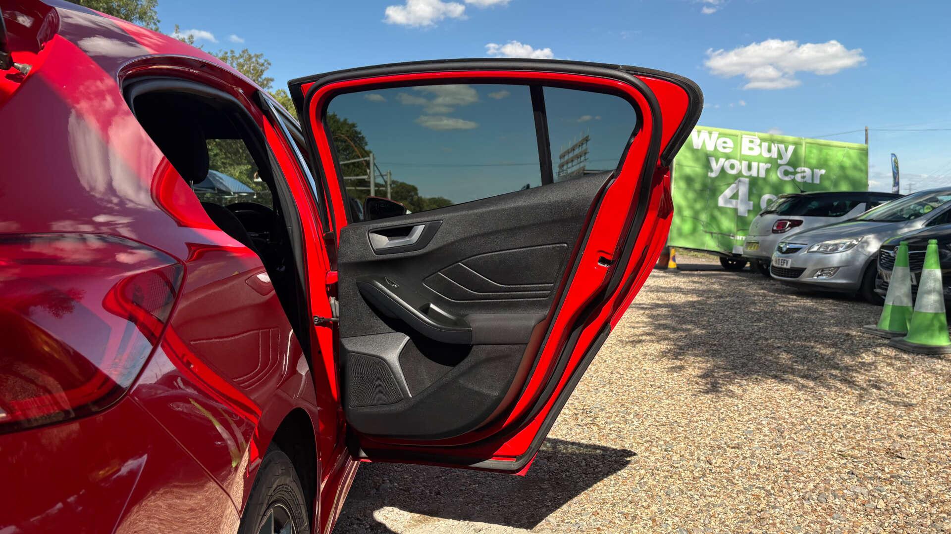 Ford Focus view 43