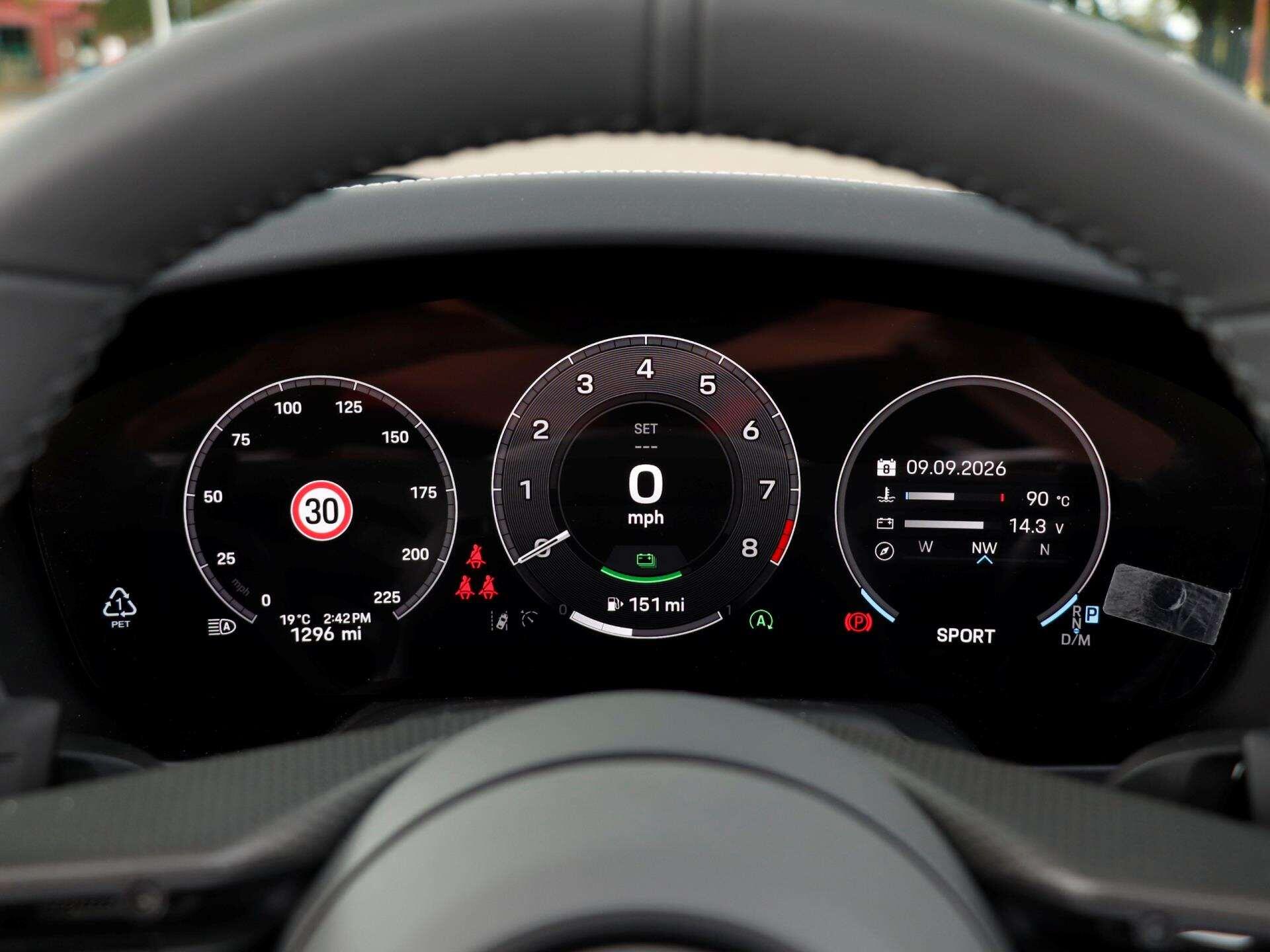 Porsche 911 view 13