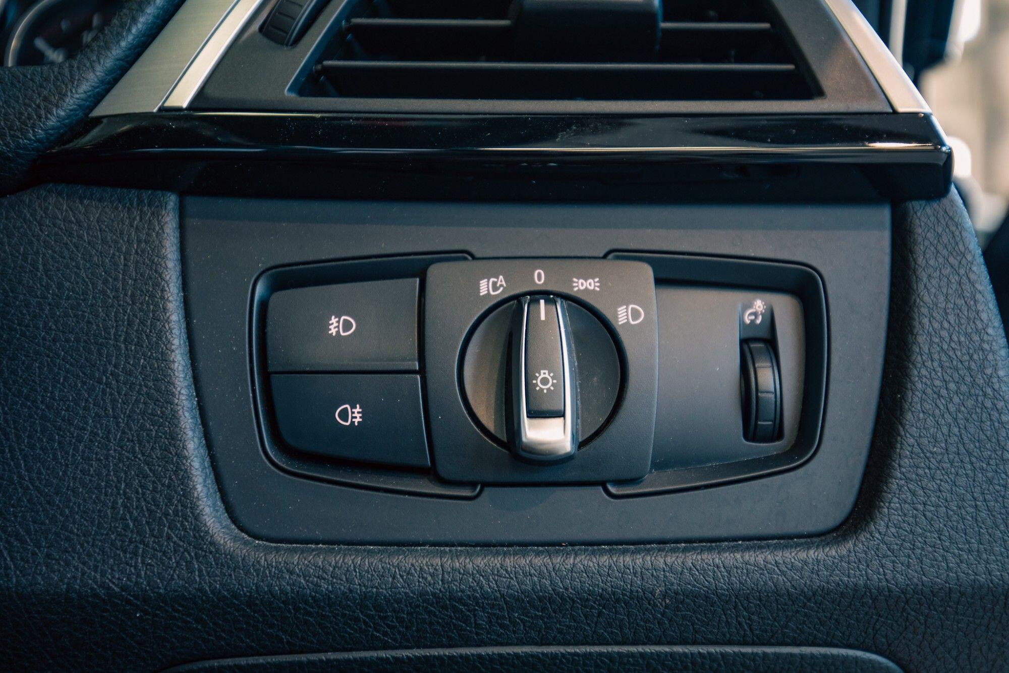 BMW 3 Series view 15