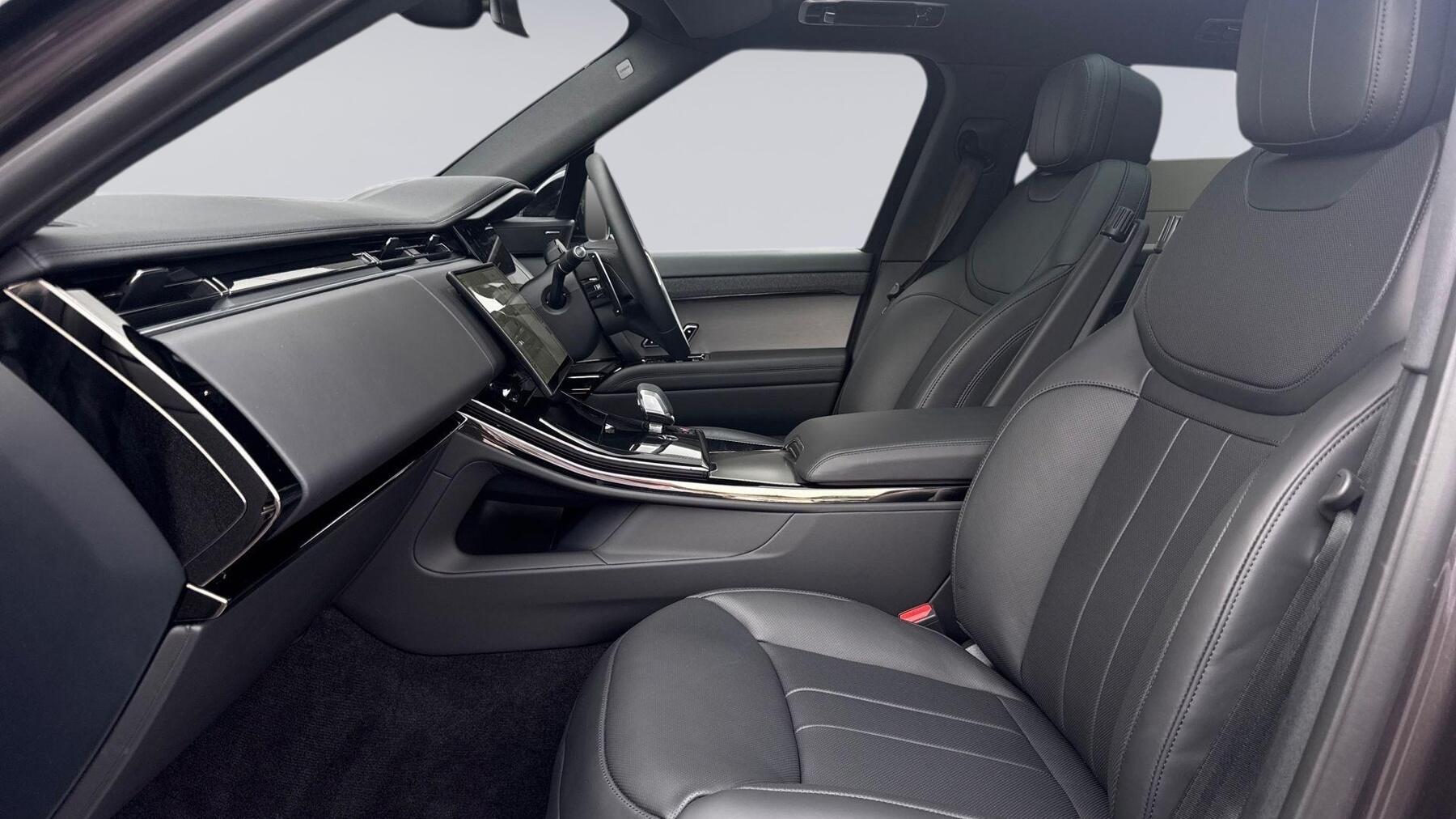 Land Rover Range Rover Sport view 3