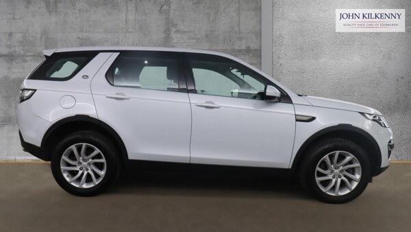 Land Rover Discovery Sport view 8
