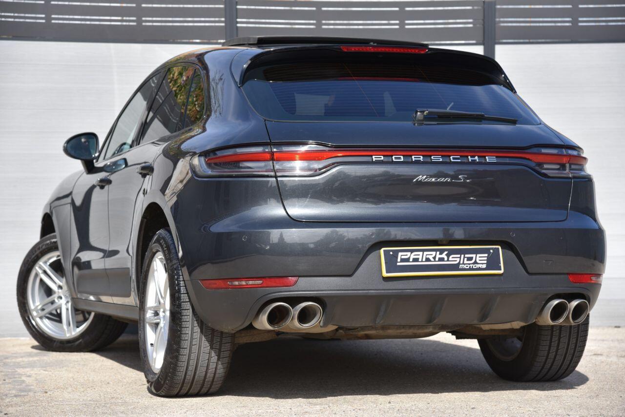 Porsche Macan view 3