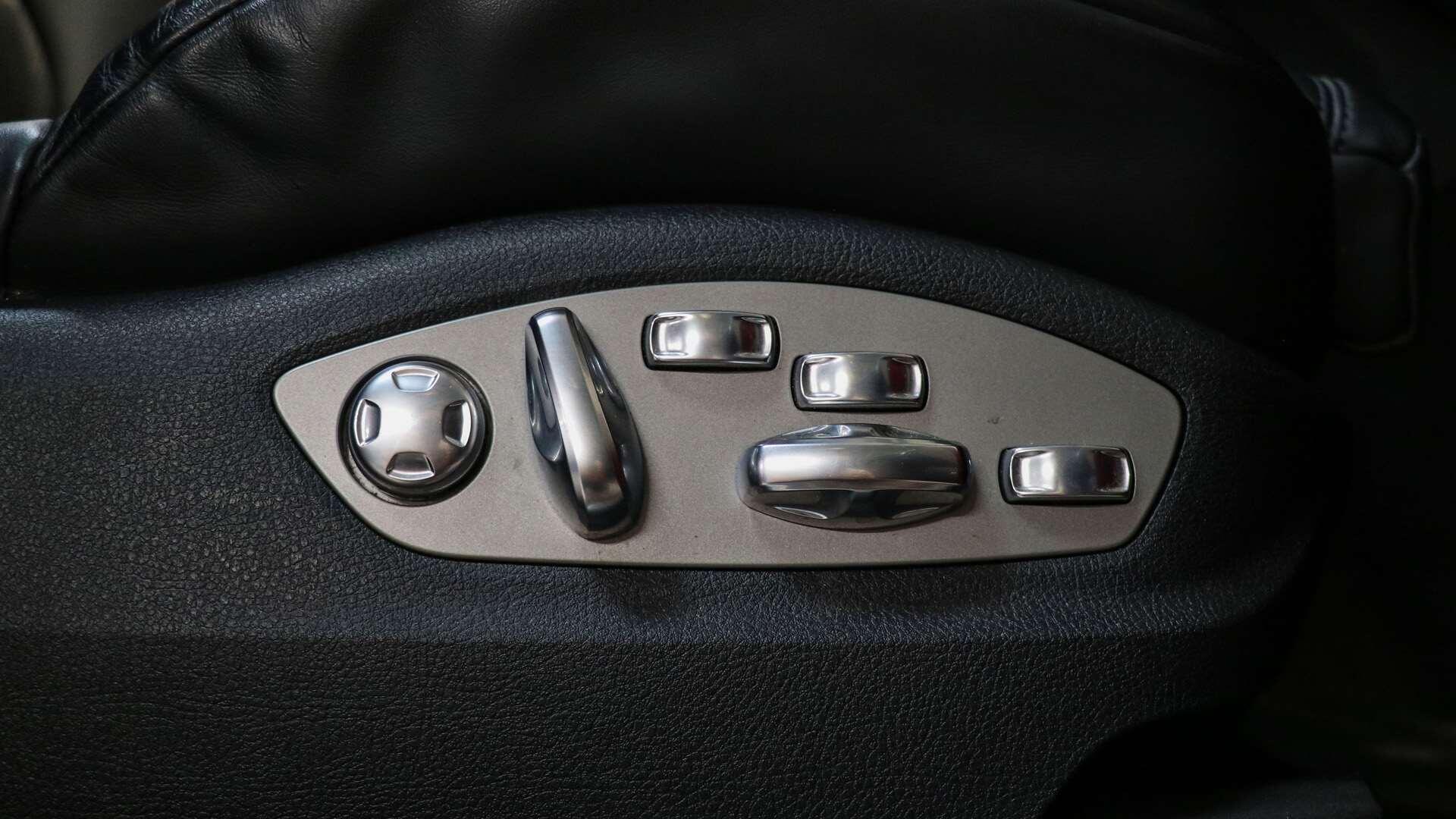 Porsche Macan view 25
