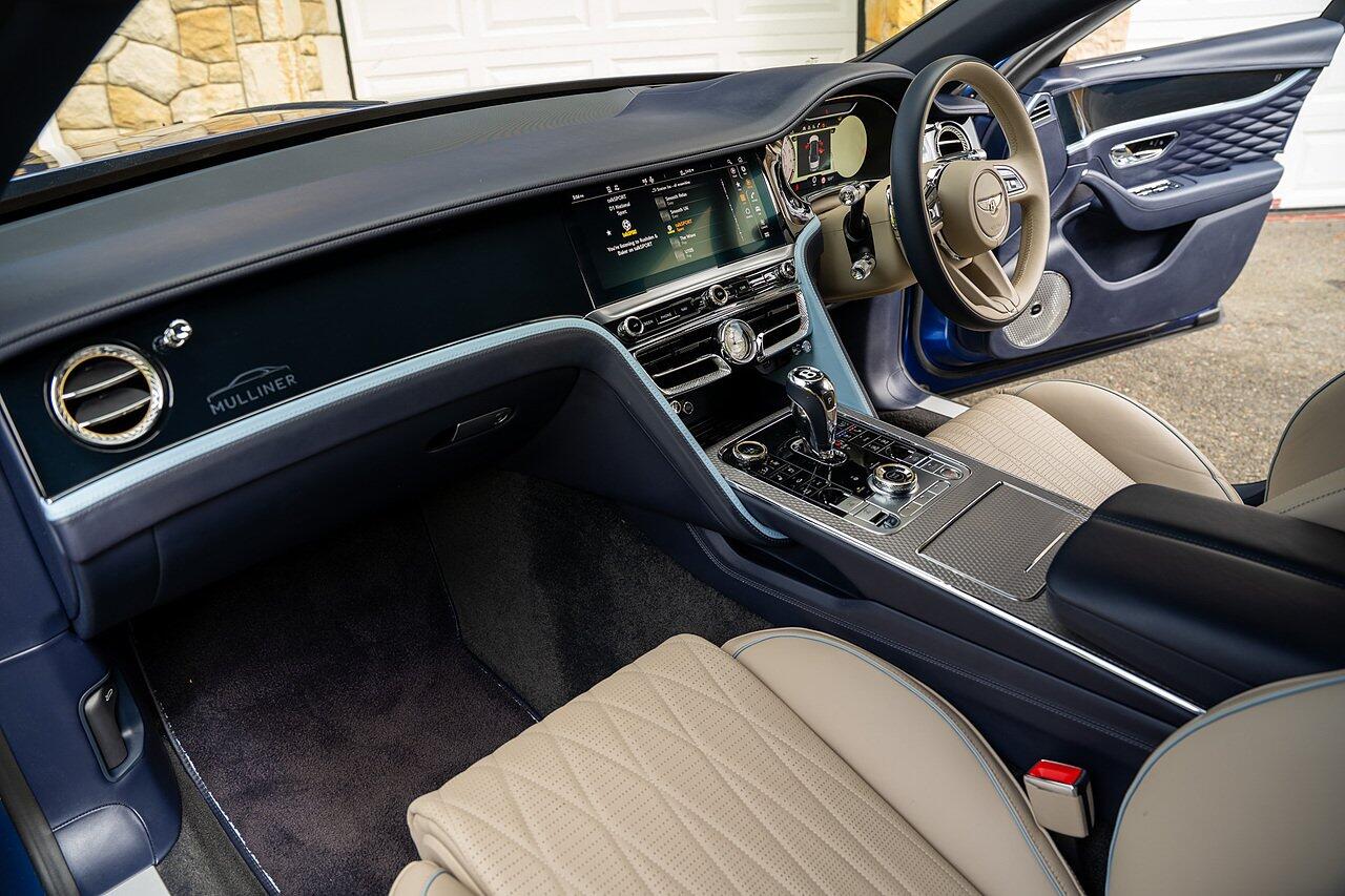 Bentley Flying Spur view 72