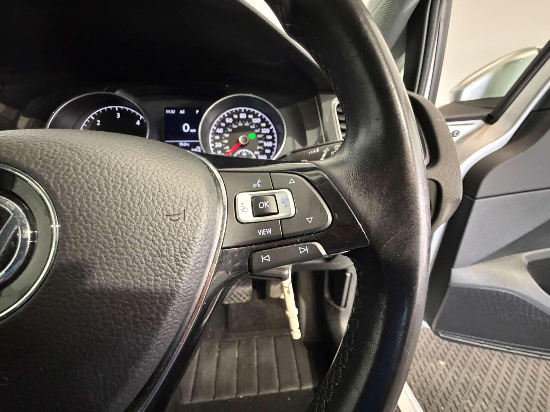 Volkswagen Golf view 27