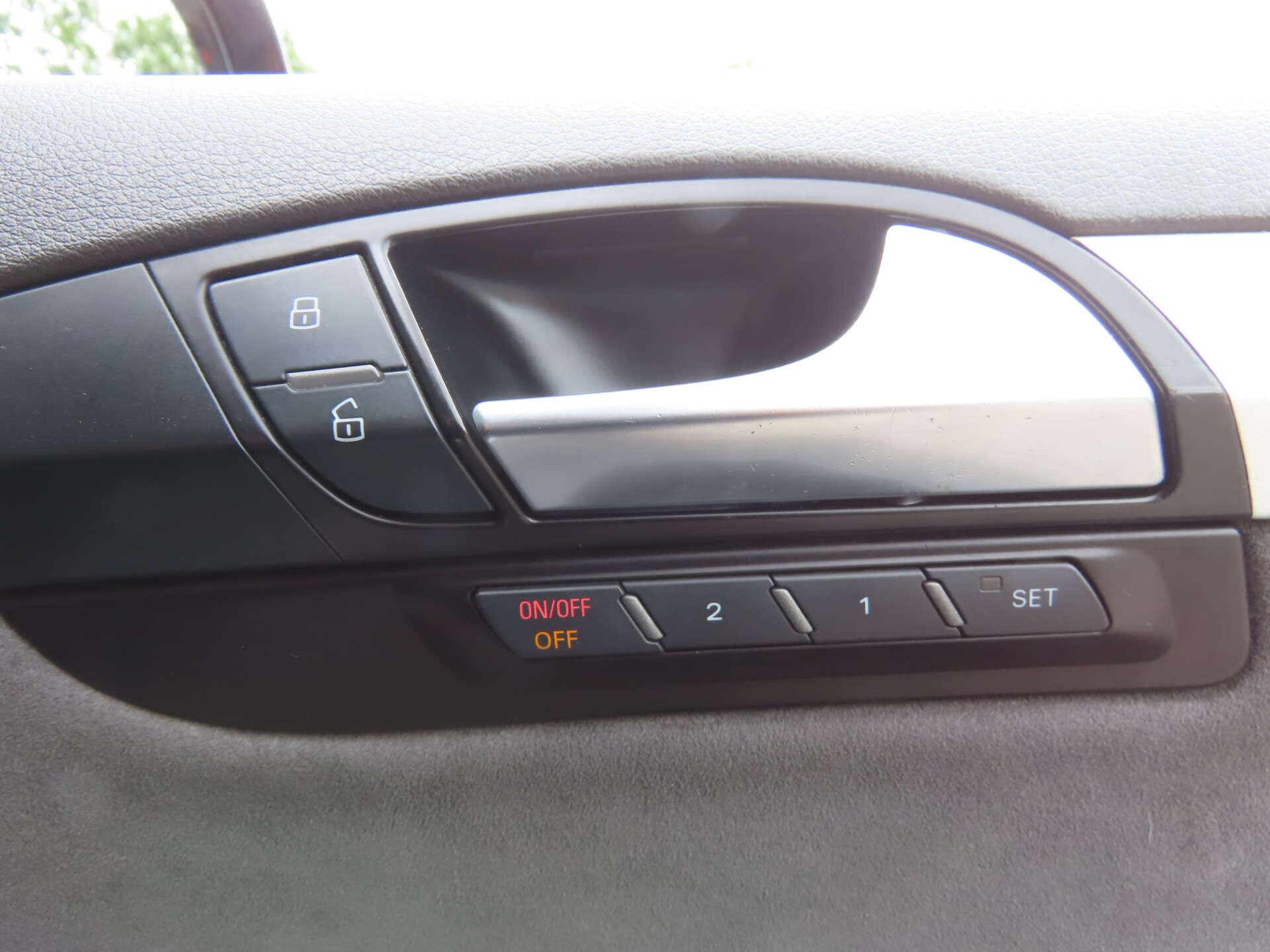 Audi Q7 view 16