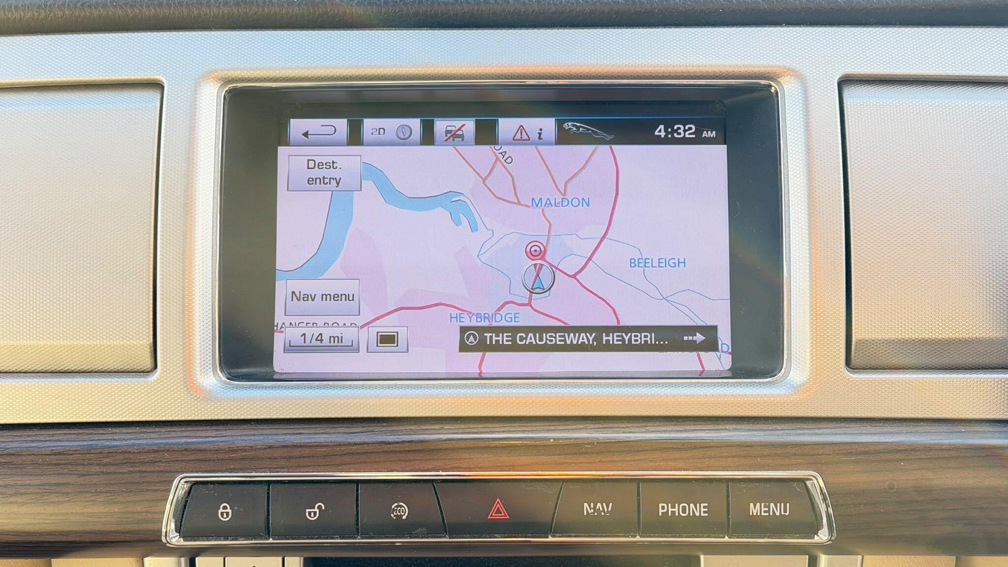 Jaguar XF view 26