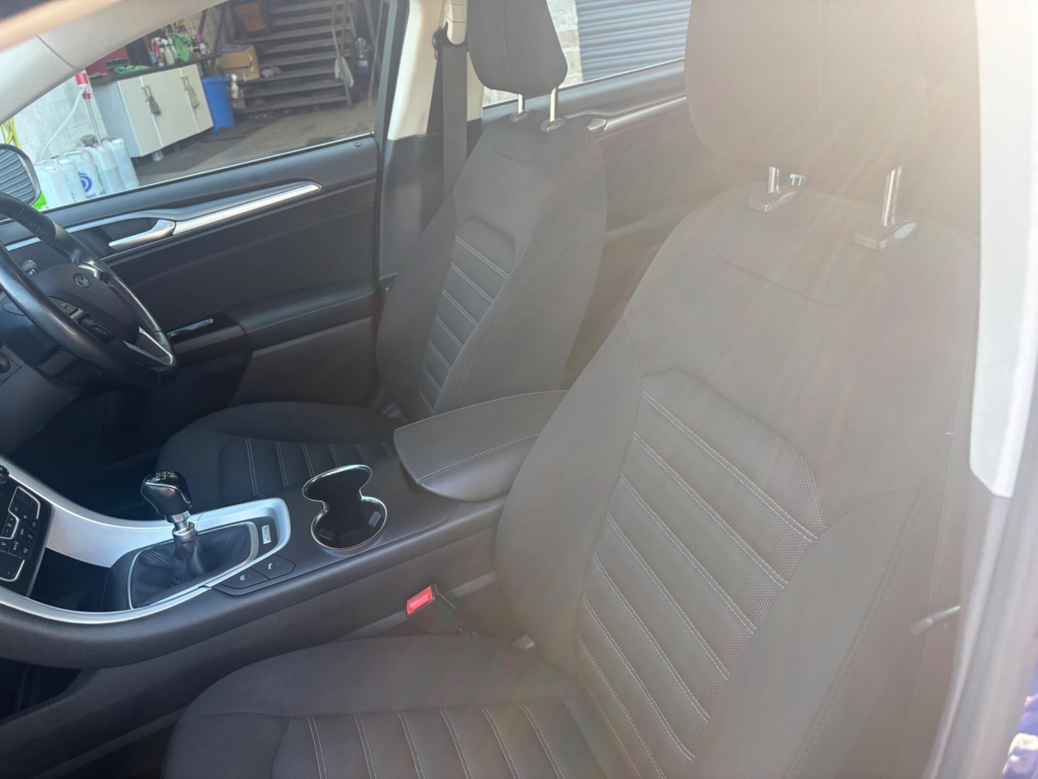 Ford Mondeo view 30