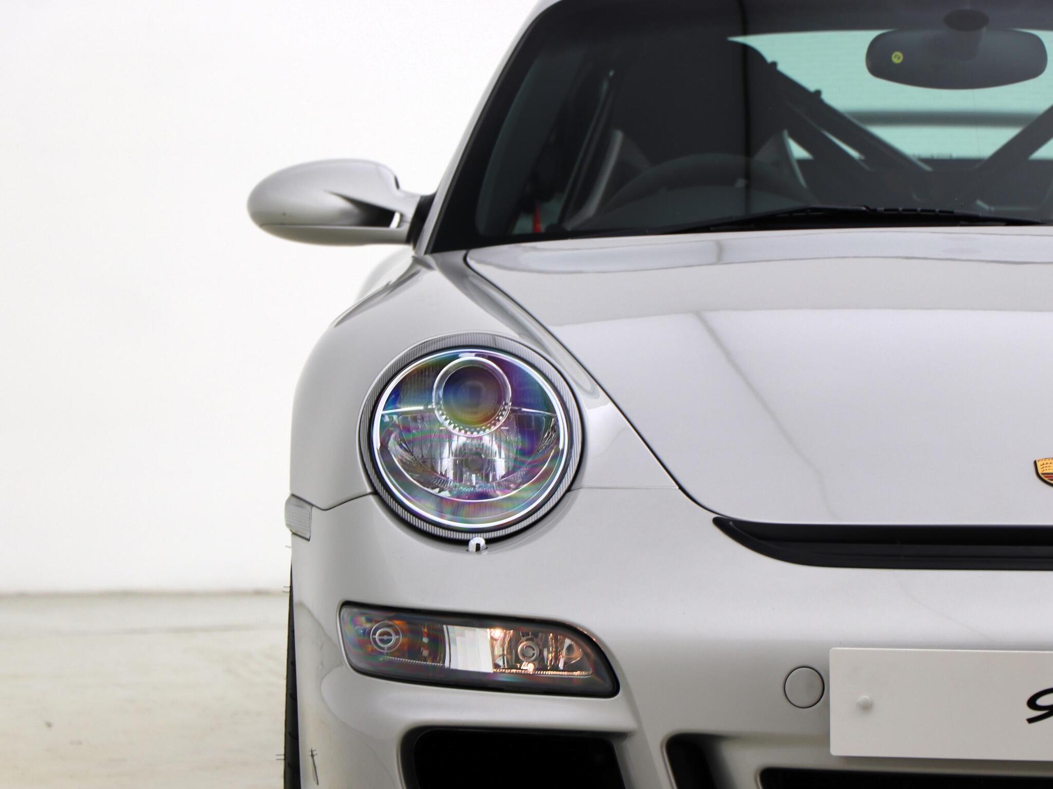 Porsche 911 view 11