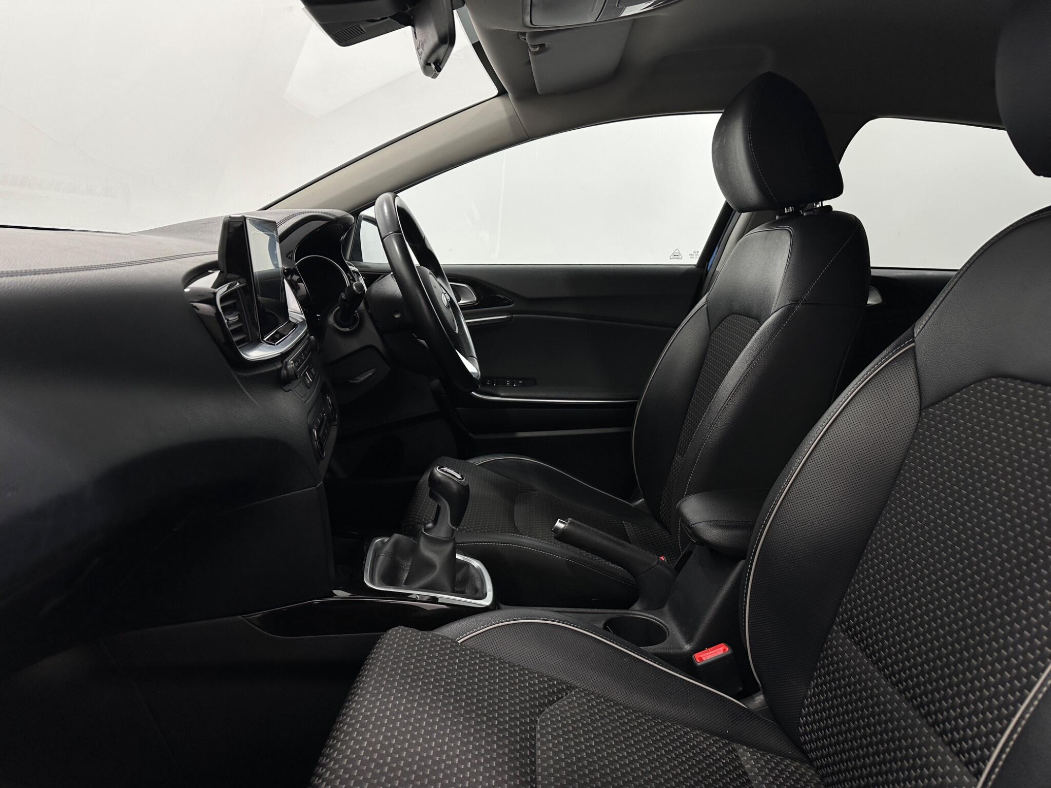 Kia Ceed view 34