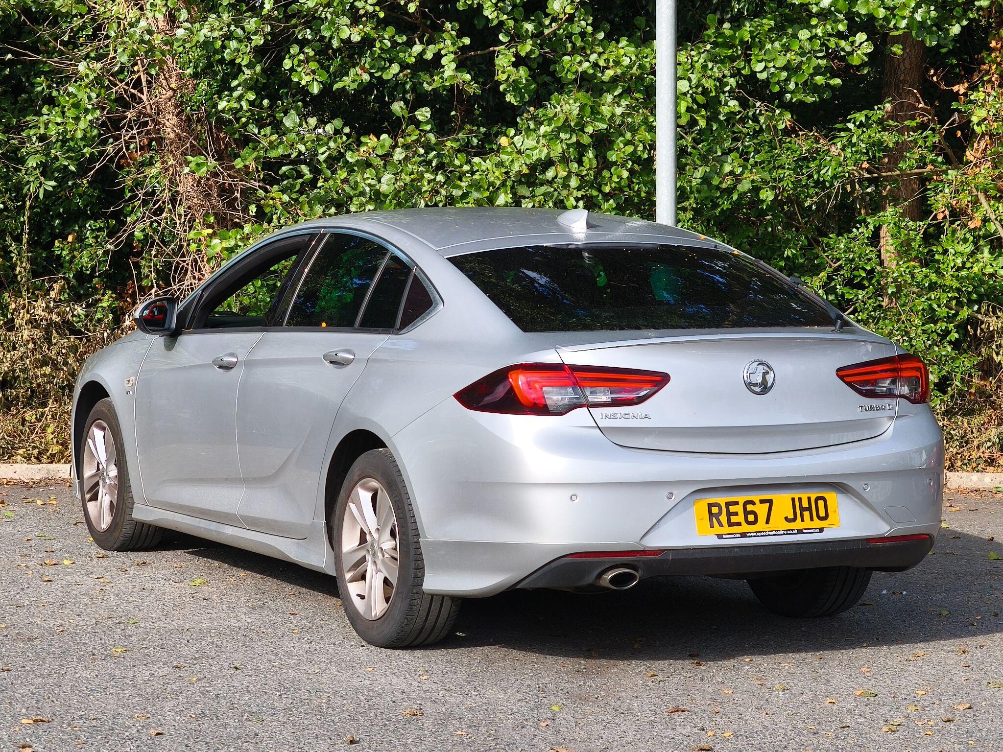 Vauxhall Insignia view 3