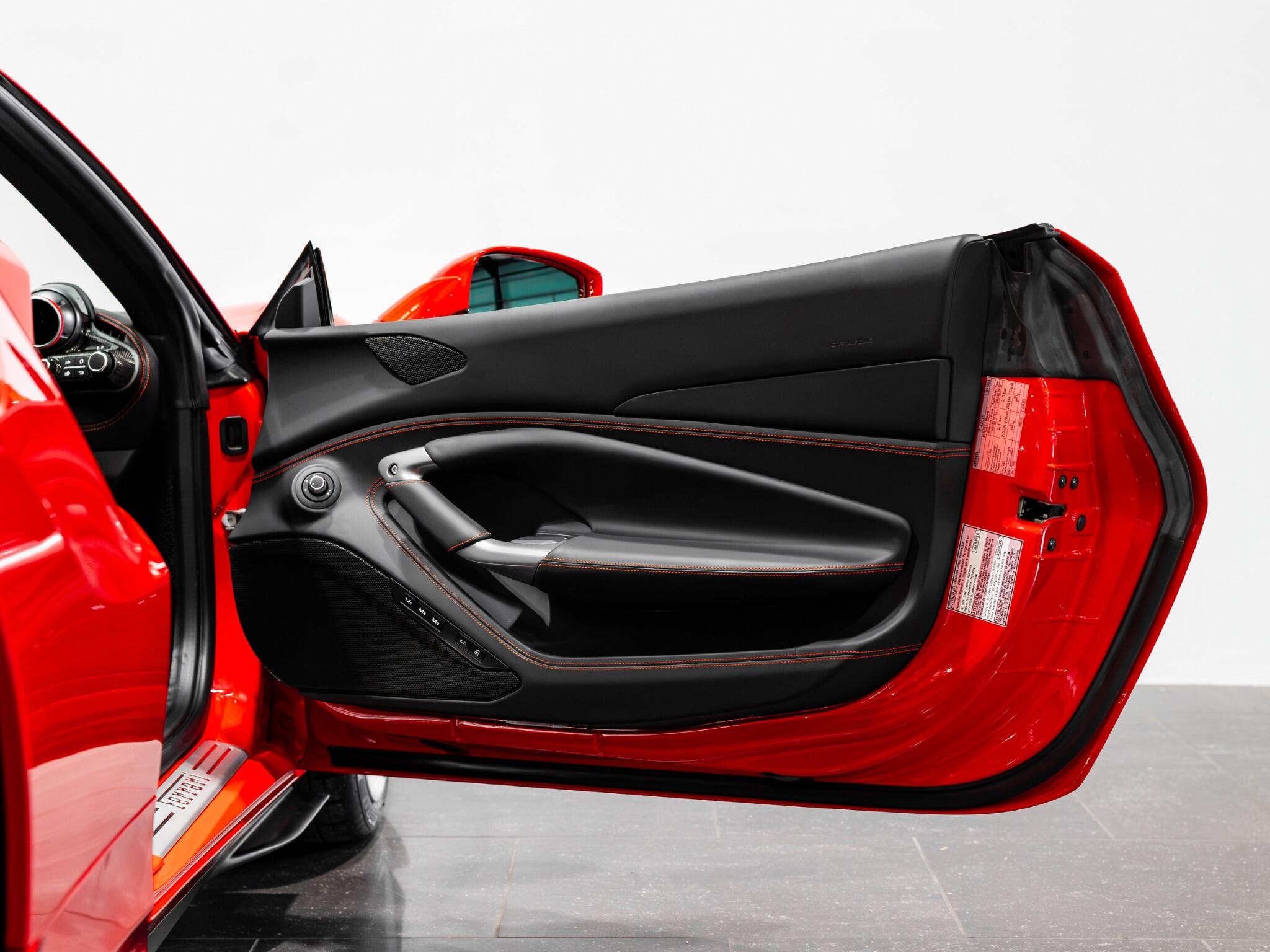 Ferrari F8 Tributo view 31