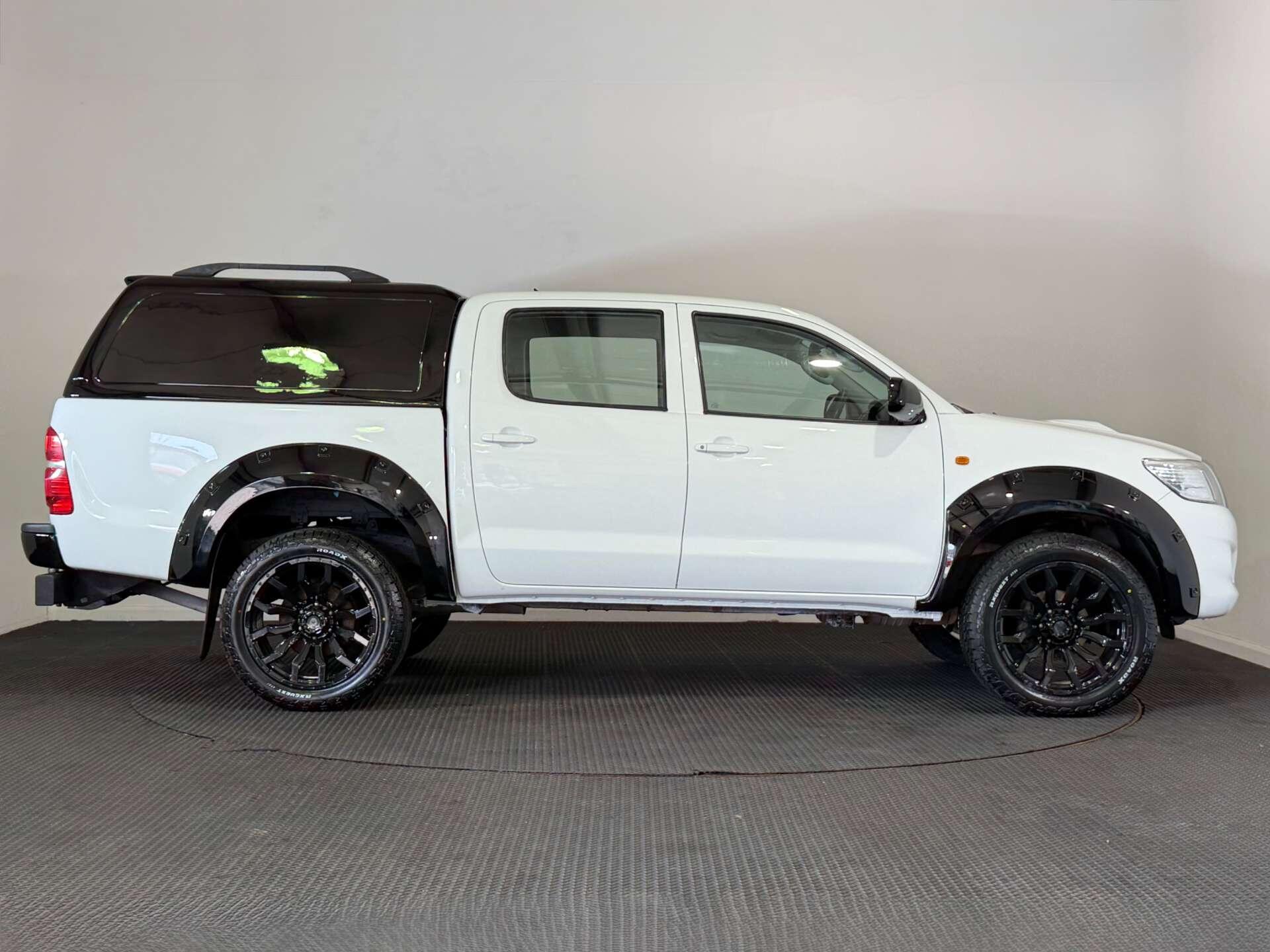 Toyota Hilux view 8