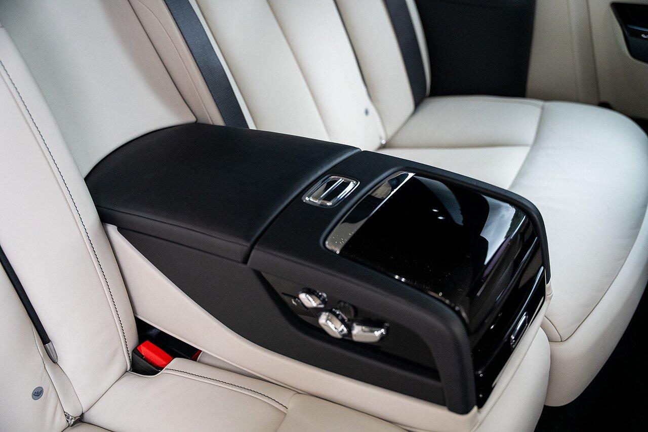 Rolls-Royce Phantom view 78