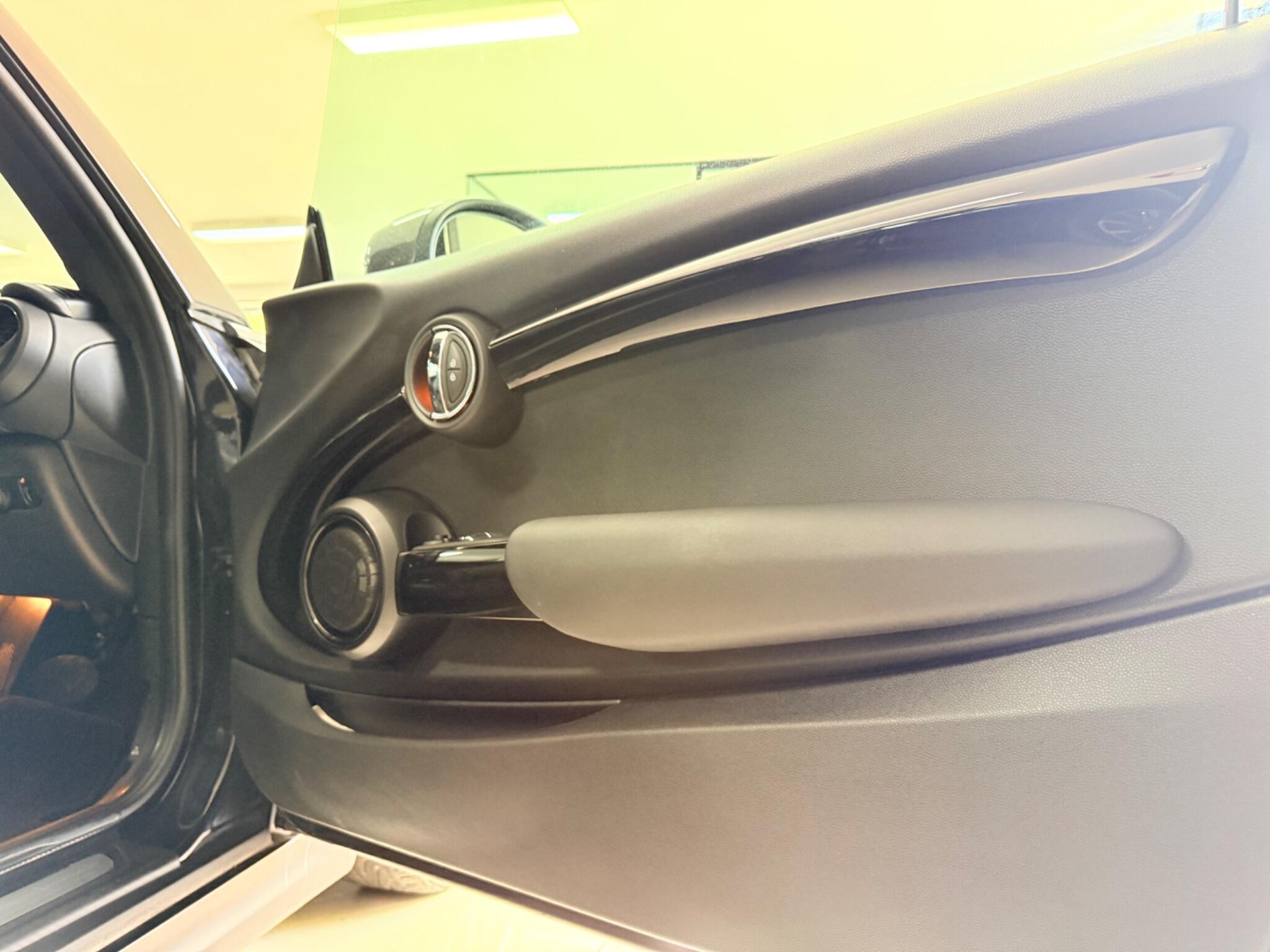 MINI Hatch view 42