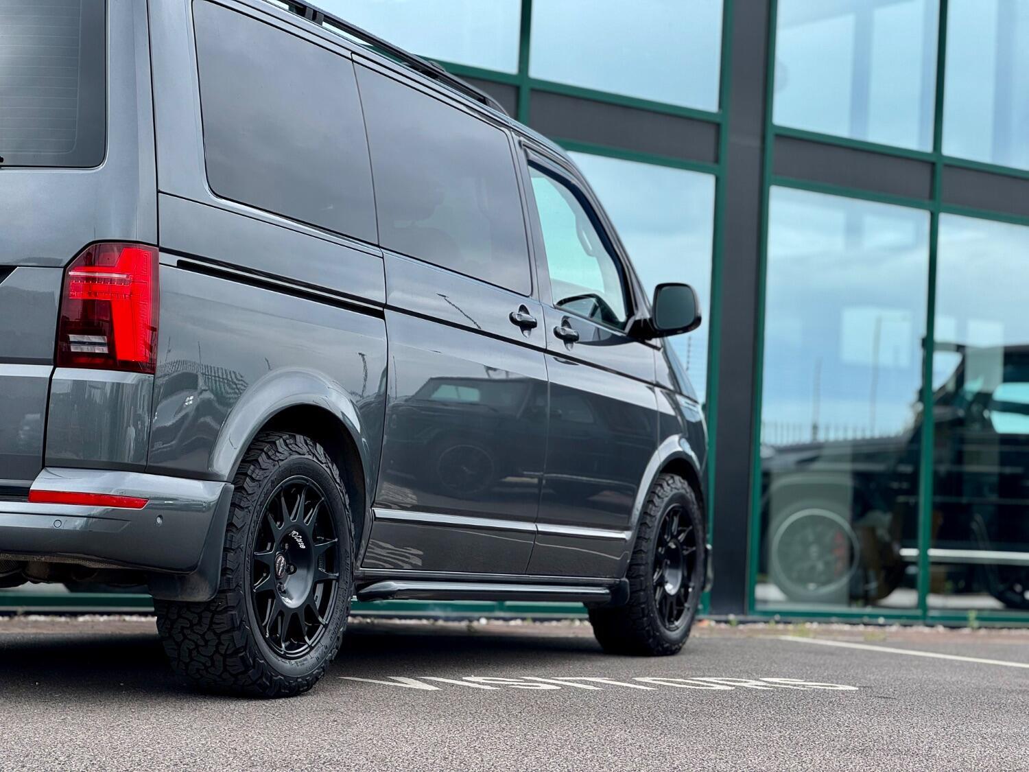 Volkswagen Caravelle view 32