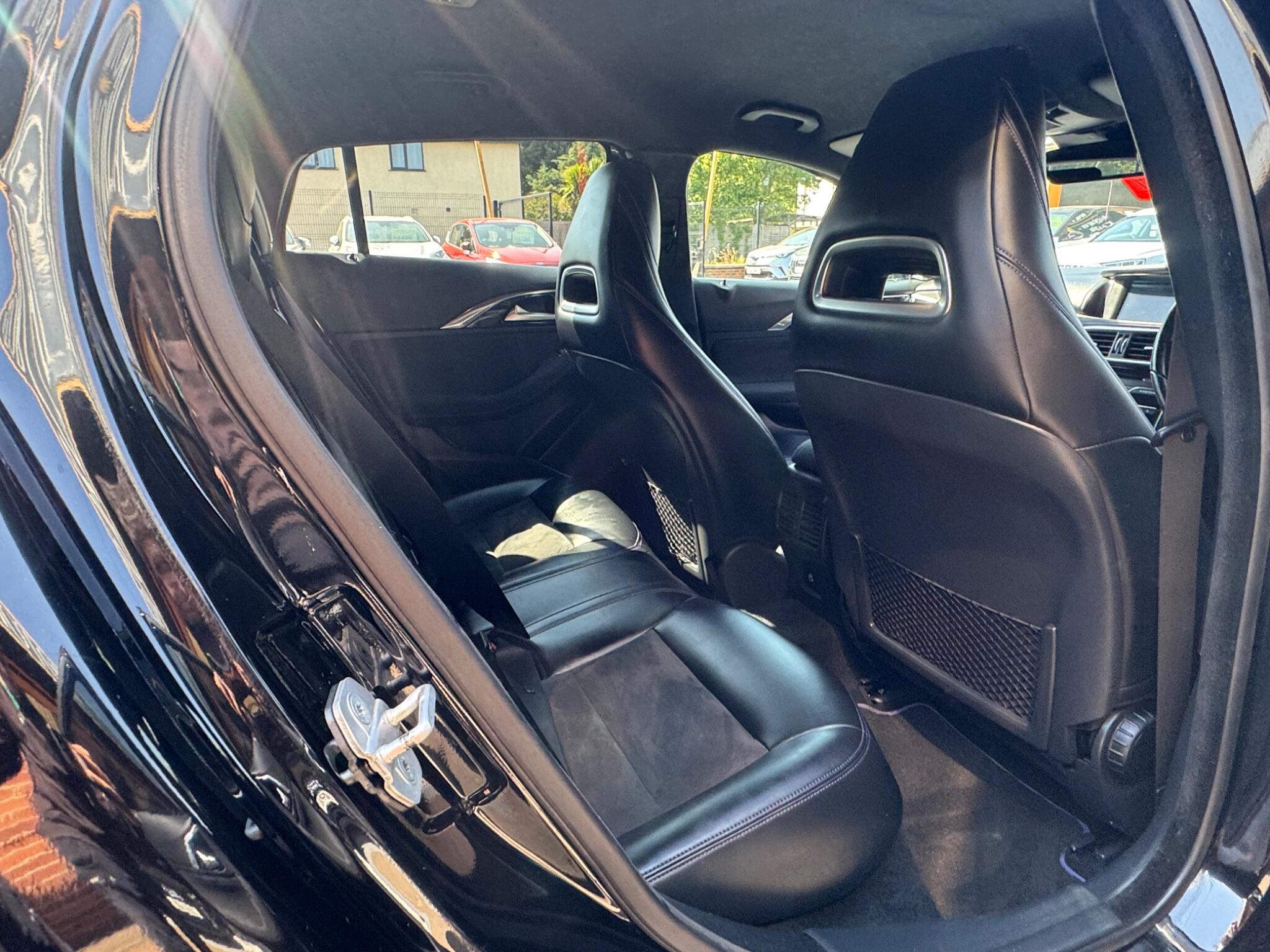 Infiniti Q30 view 11