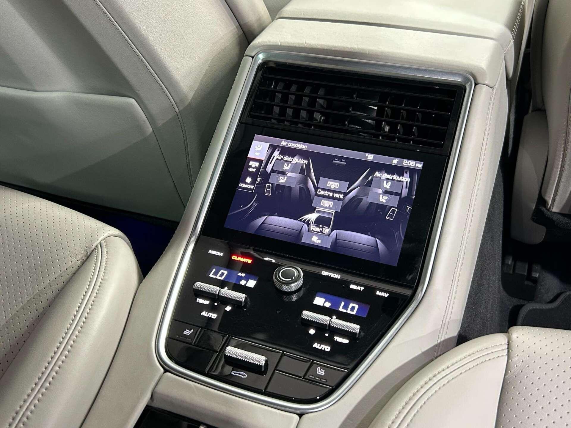 Porsche Panamera view 28