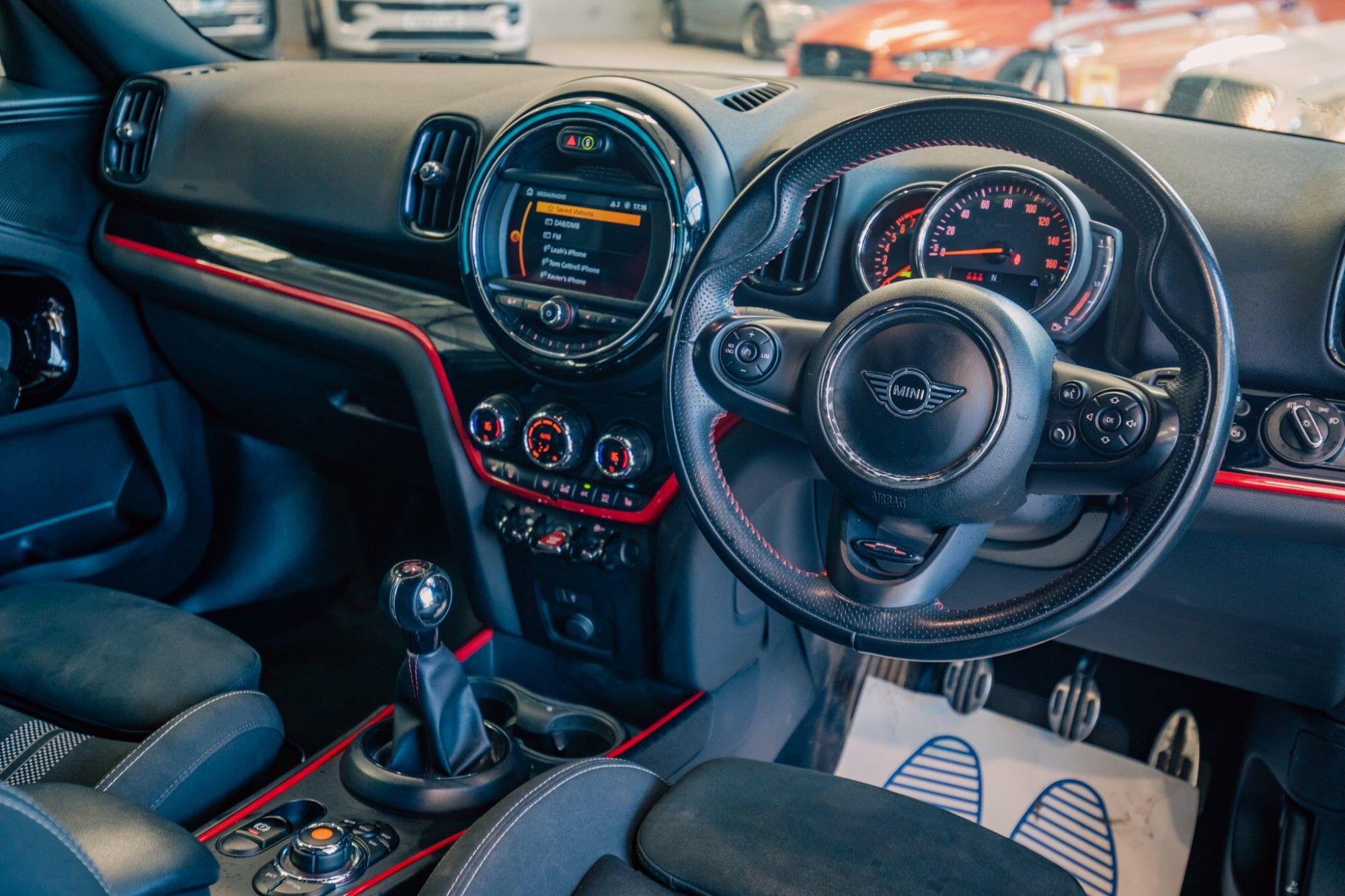 Mini Countryman view 2