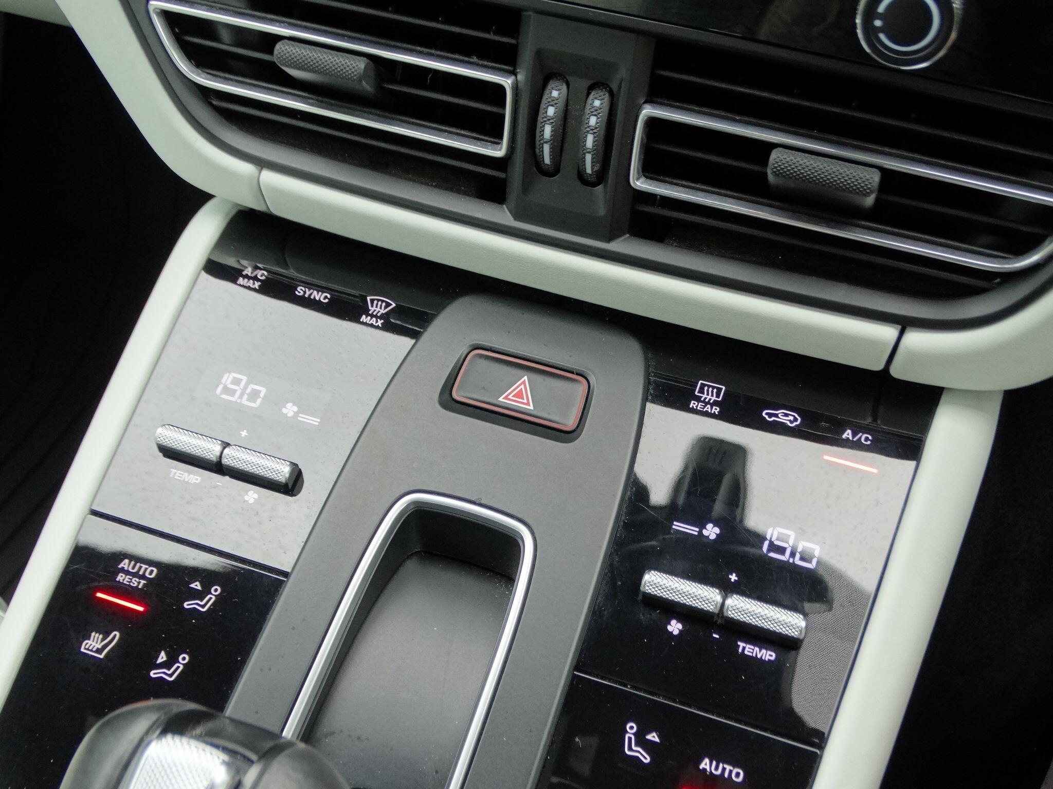 Porsche Macan view 35