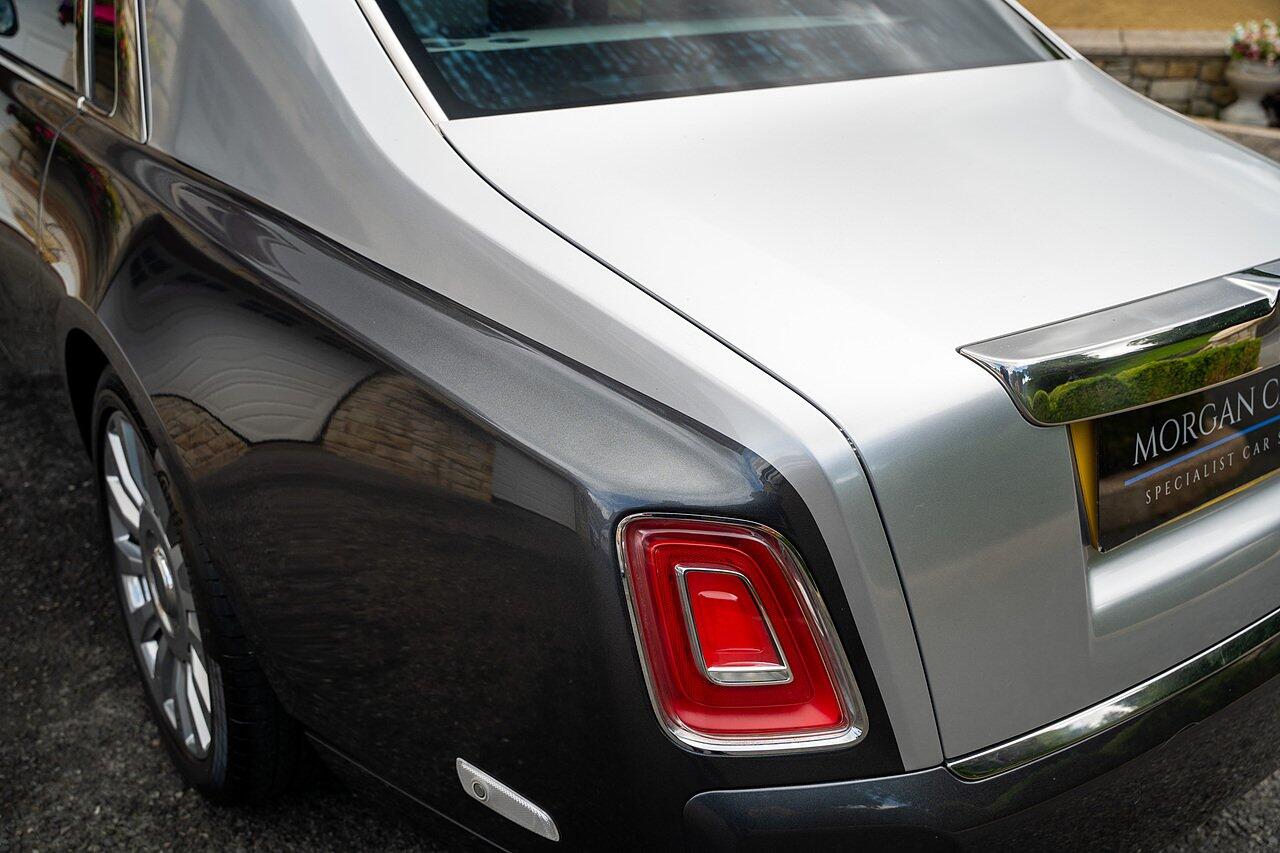 Rolls-Royce Phantom view 11