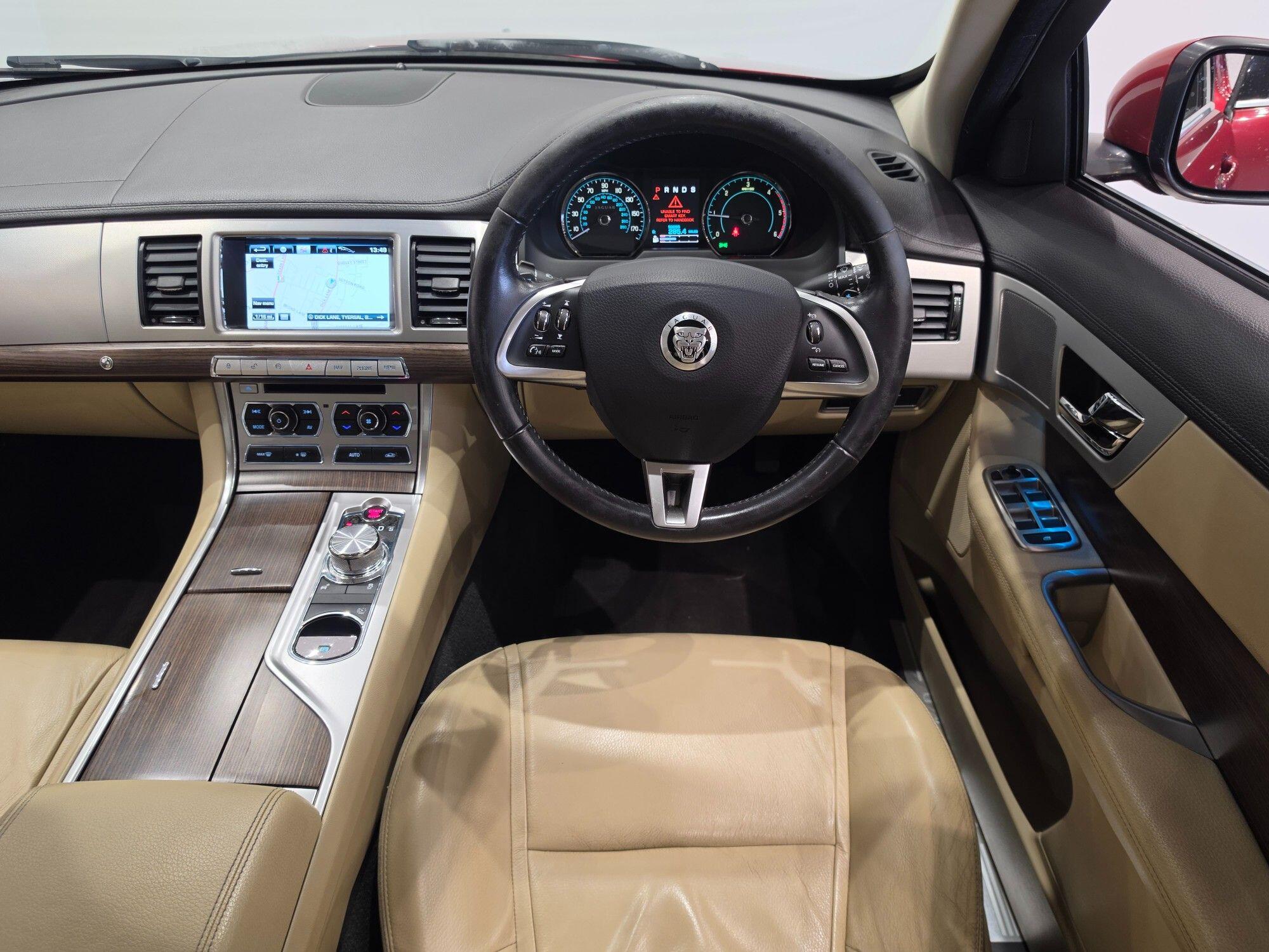 Jaguar XF view 29