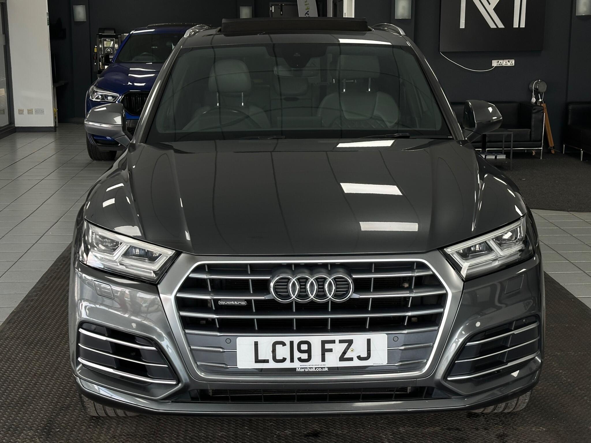 Audi Q5 view 5