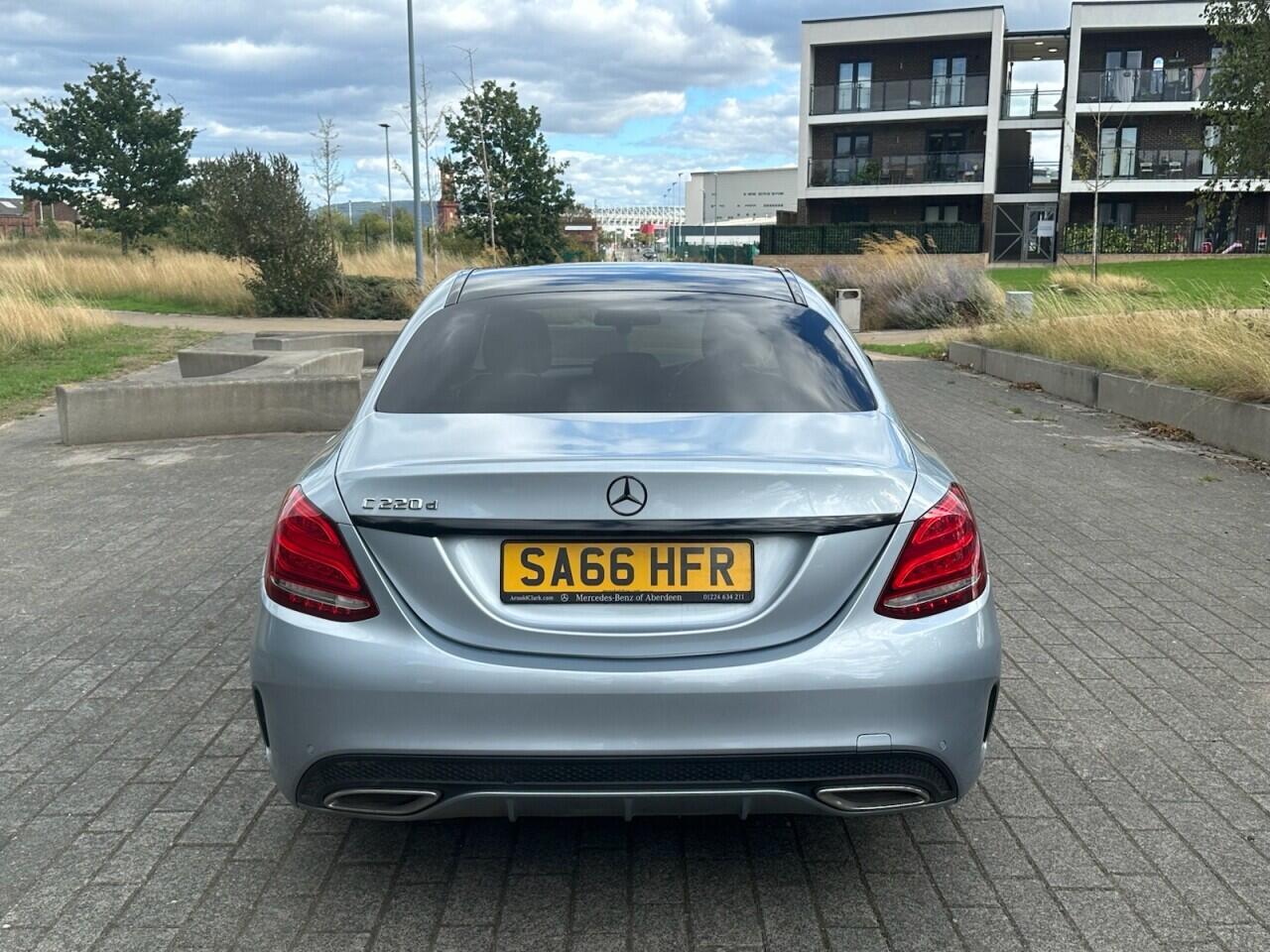 Mercedes-Benz C-Class view 9