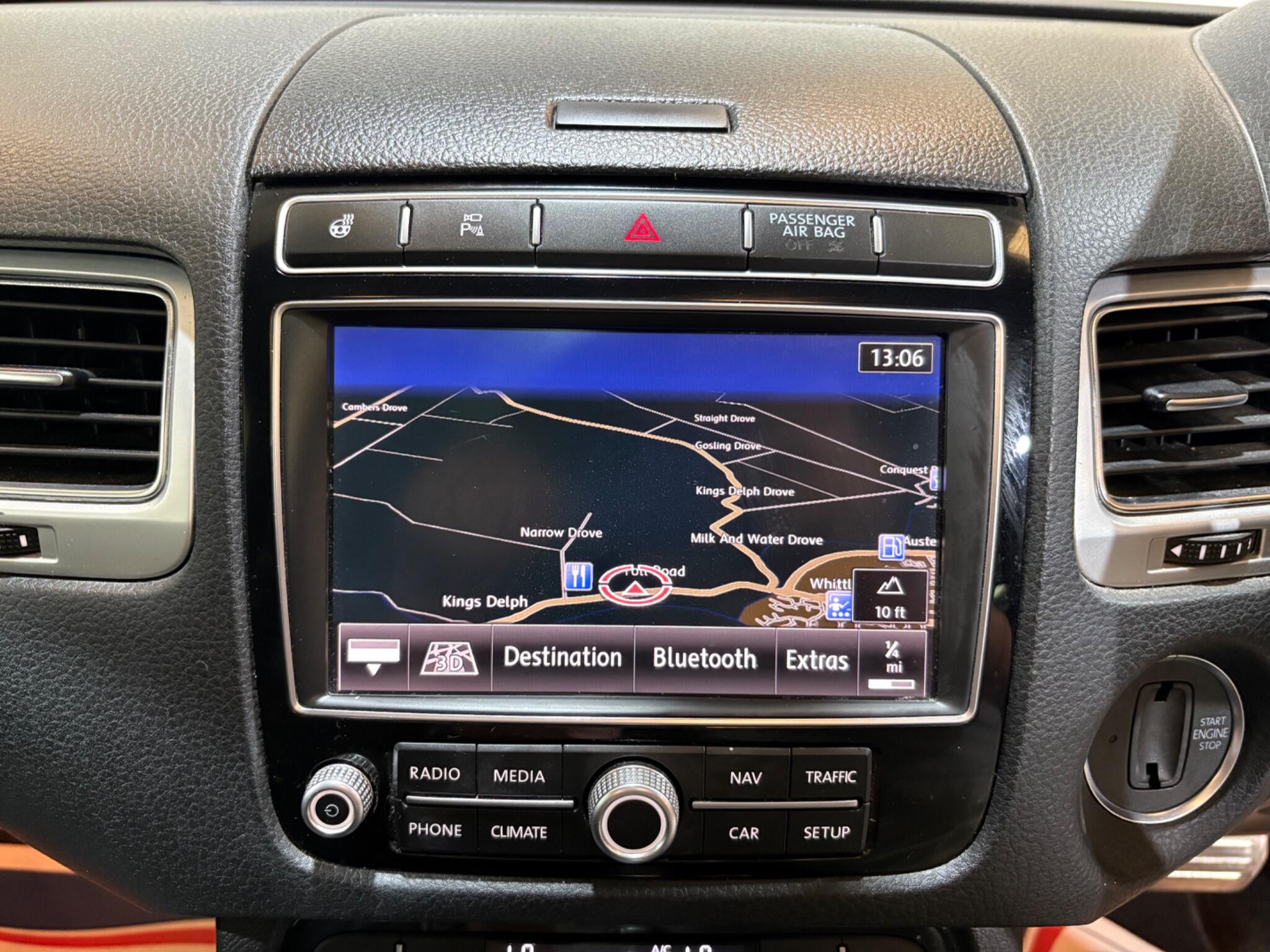 Volkswagen Touareg view 6