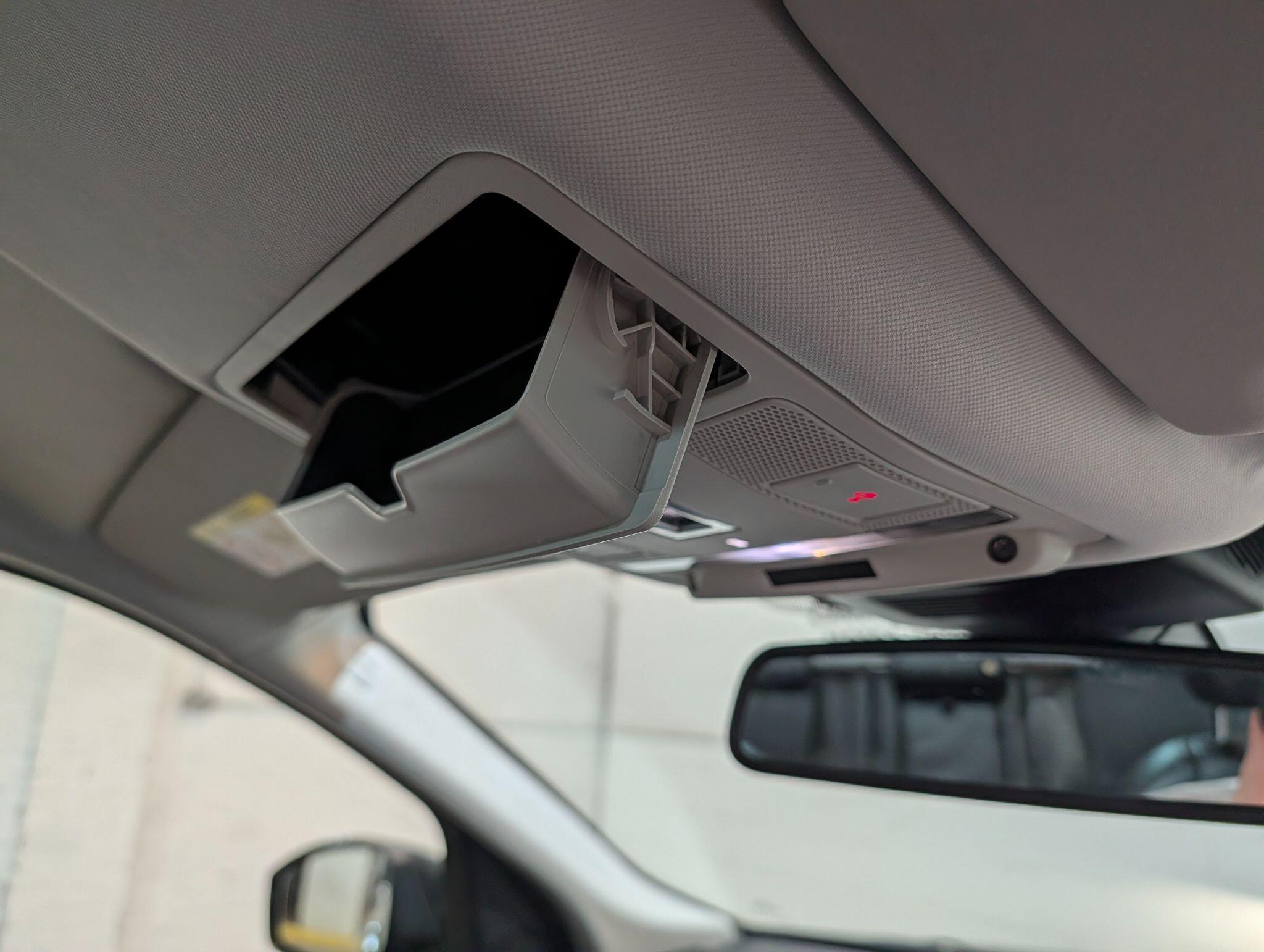 Land Rover Discovery Sport view 83