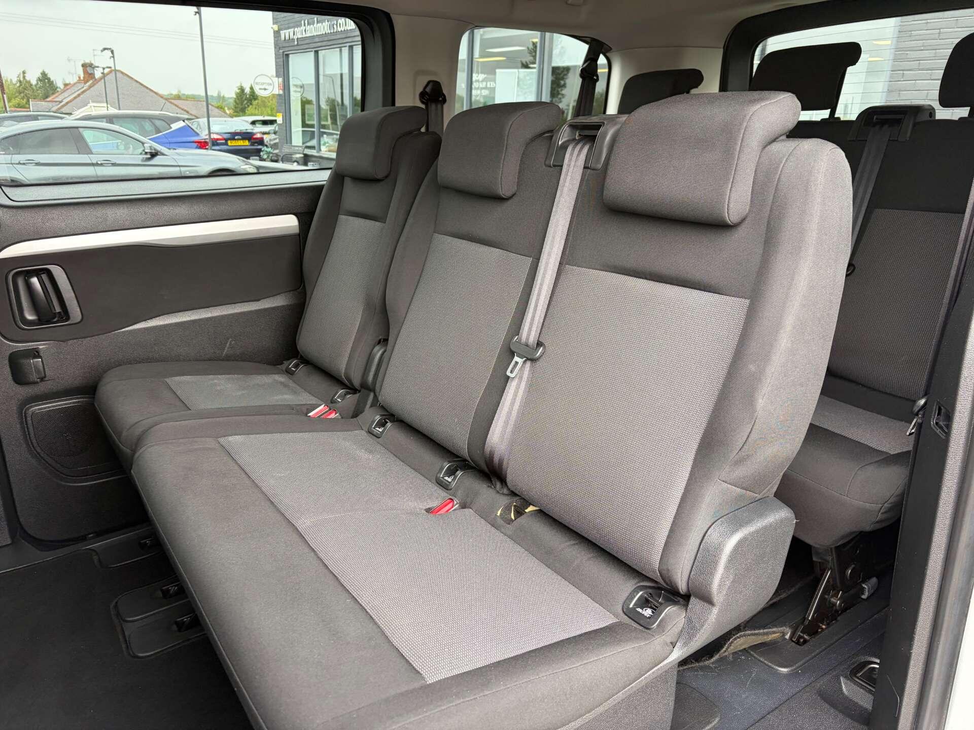 Peugeot Traveller view 22